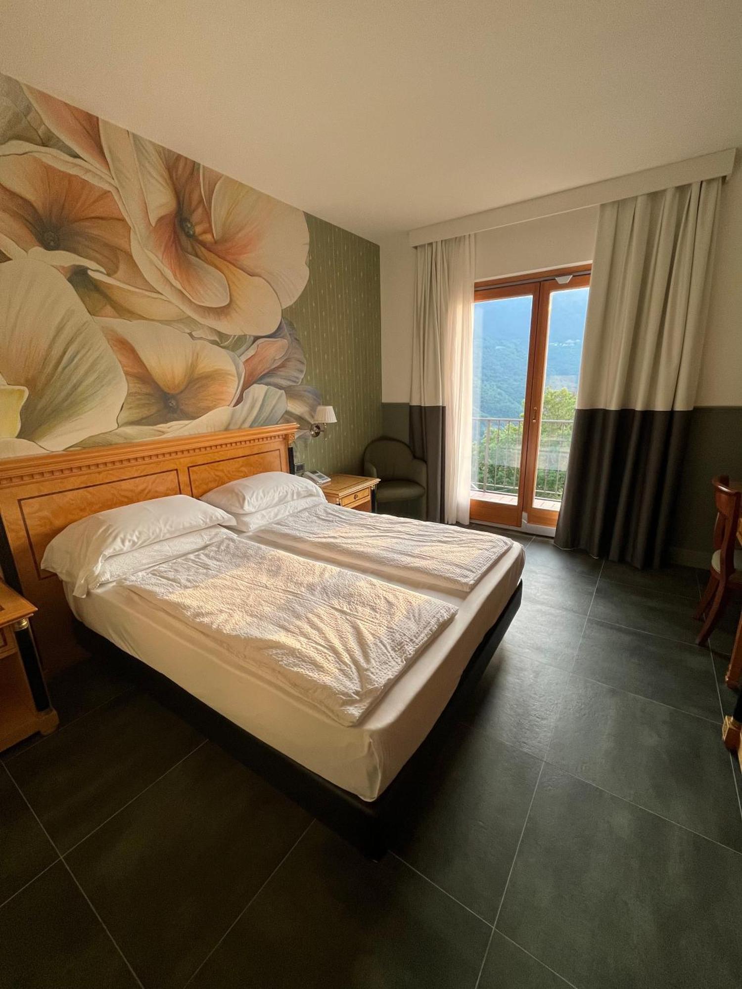 Double Room Balcony Lake View