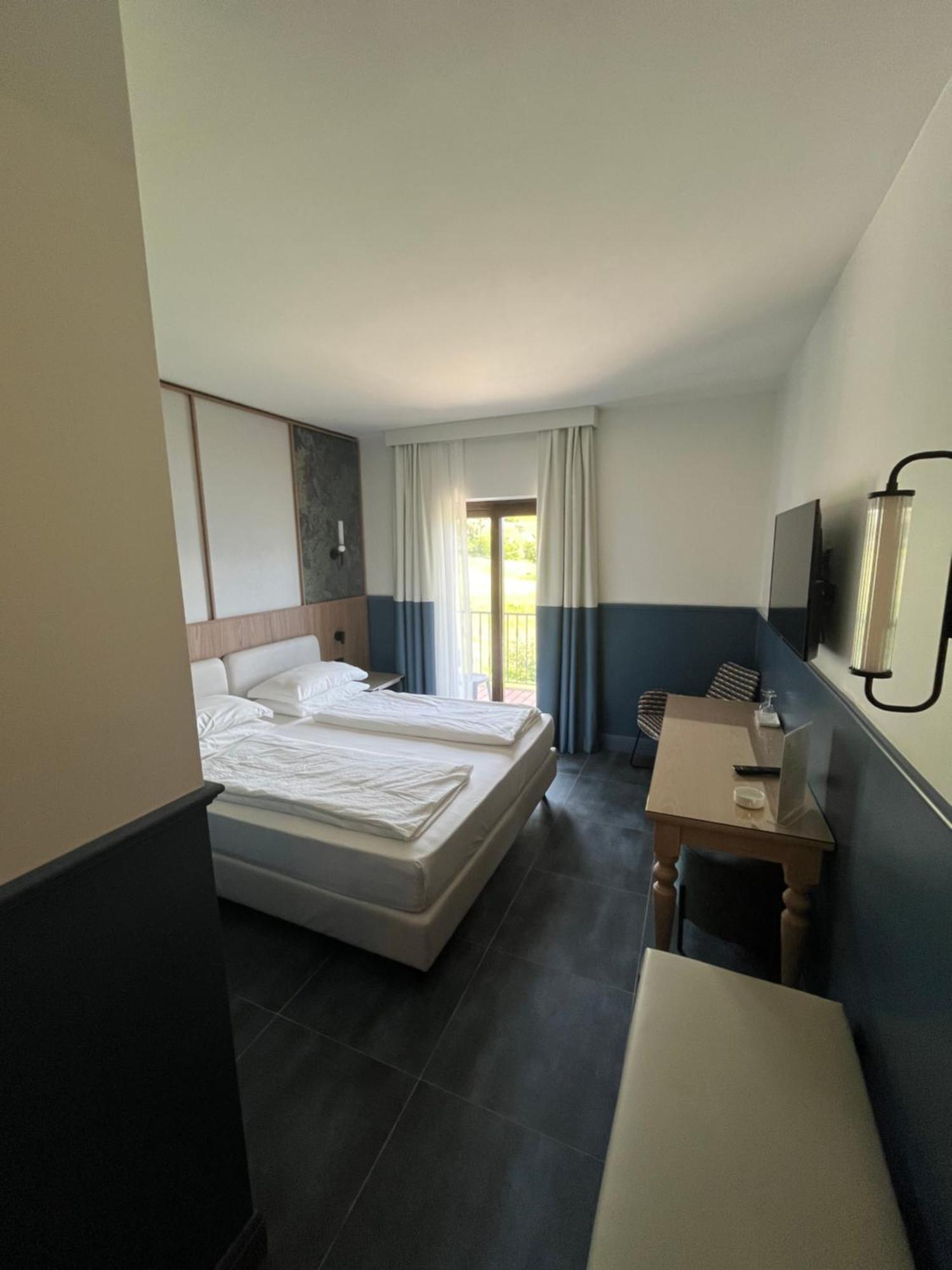 Double Room Balcony Lake View