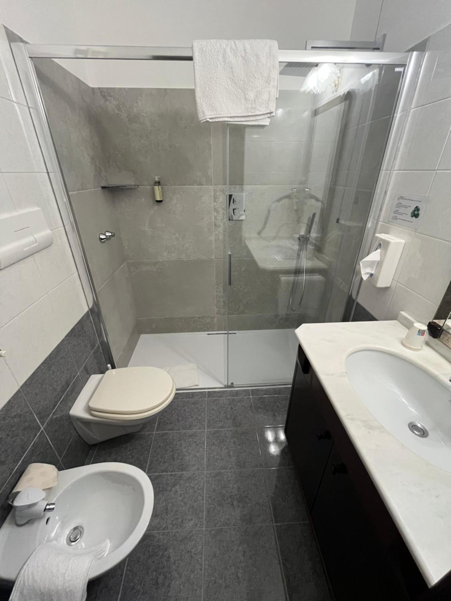 Double or Twin Room Balcony Lake View