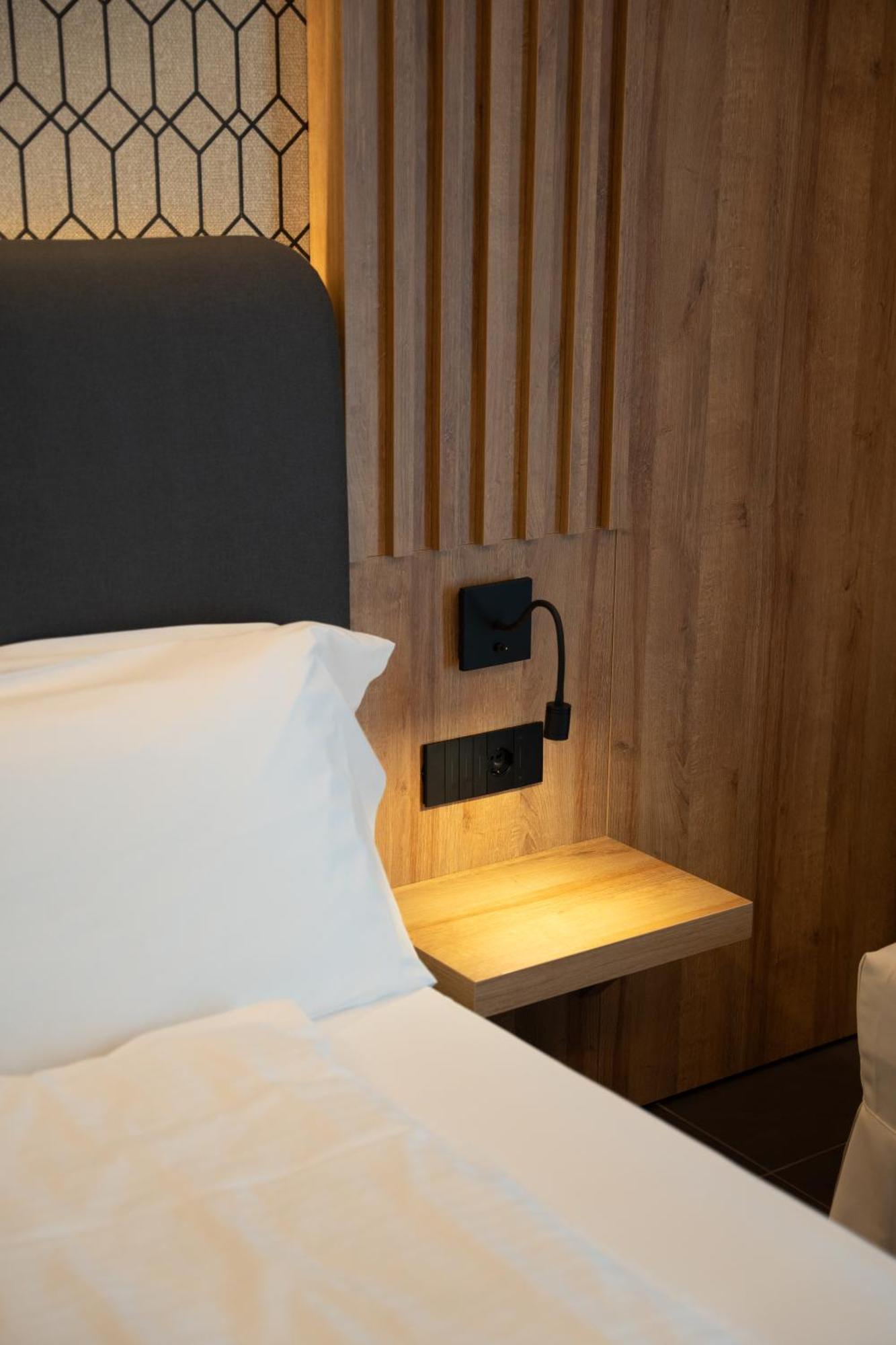 Chambre Double - Vue sur Piscine