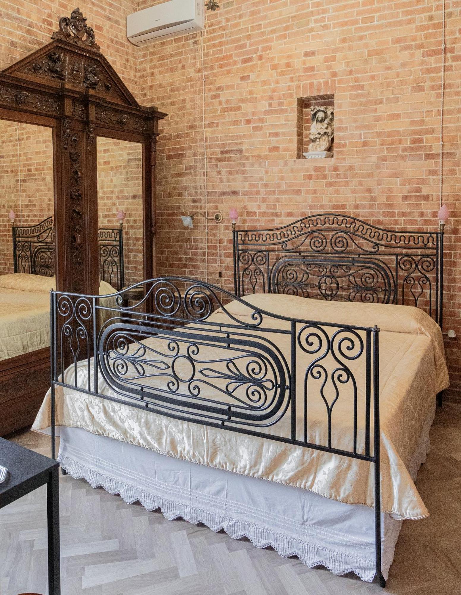 Double Room,1586131179:JPEG