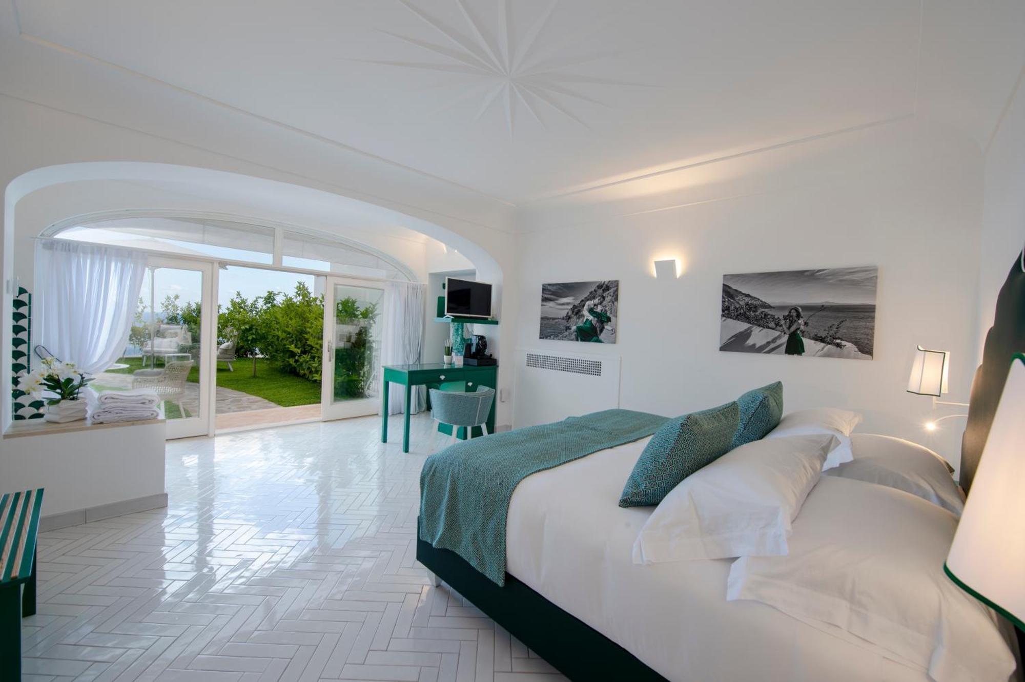 Deluxe Double or Twin Room with Sea View,1586753364:JPEG