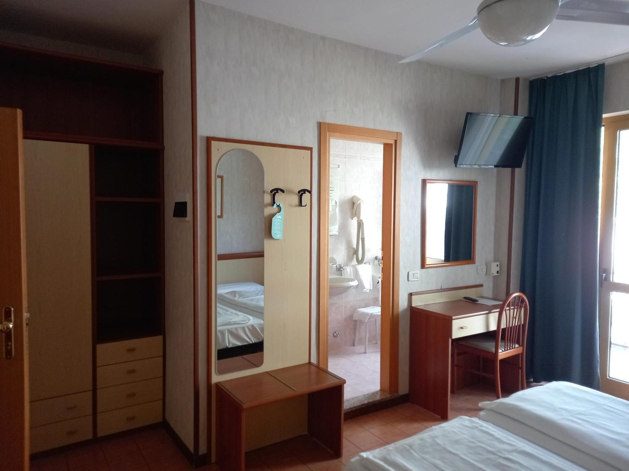 Twin Room Private Bathroom