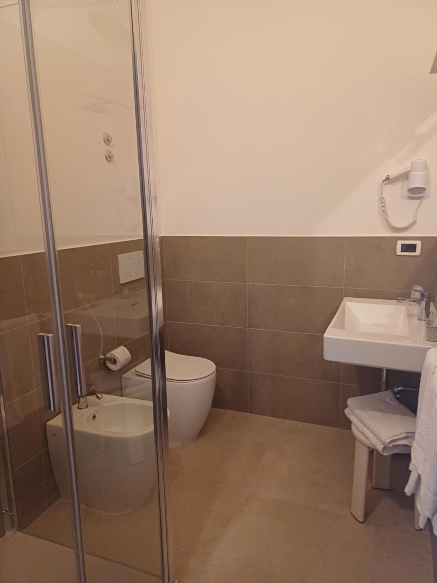 Standard Triple Room,1587529362:JPEG
