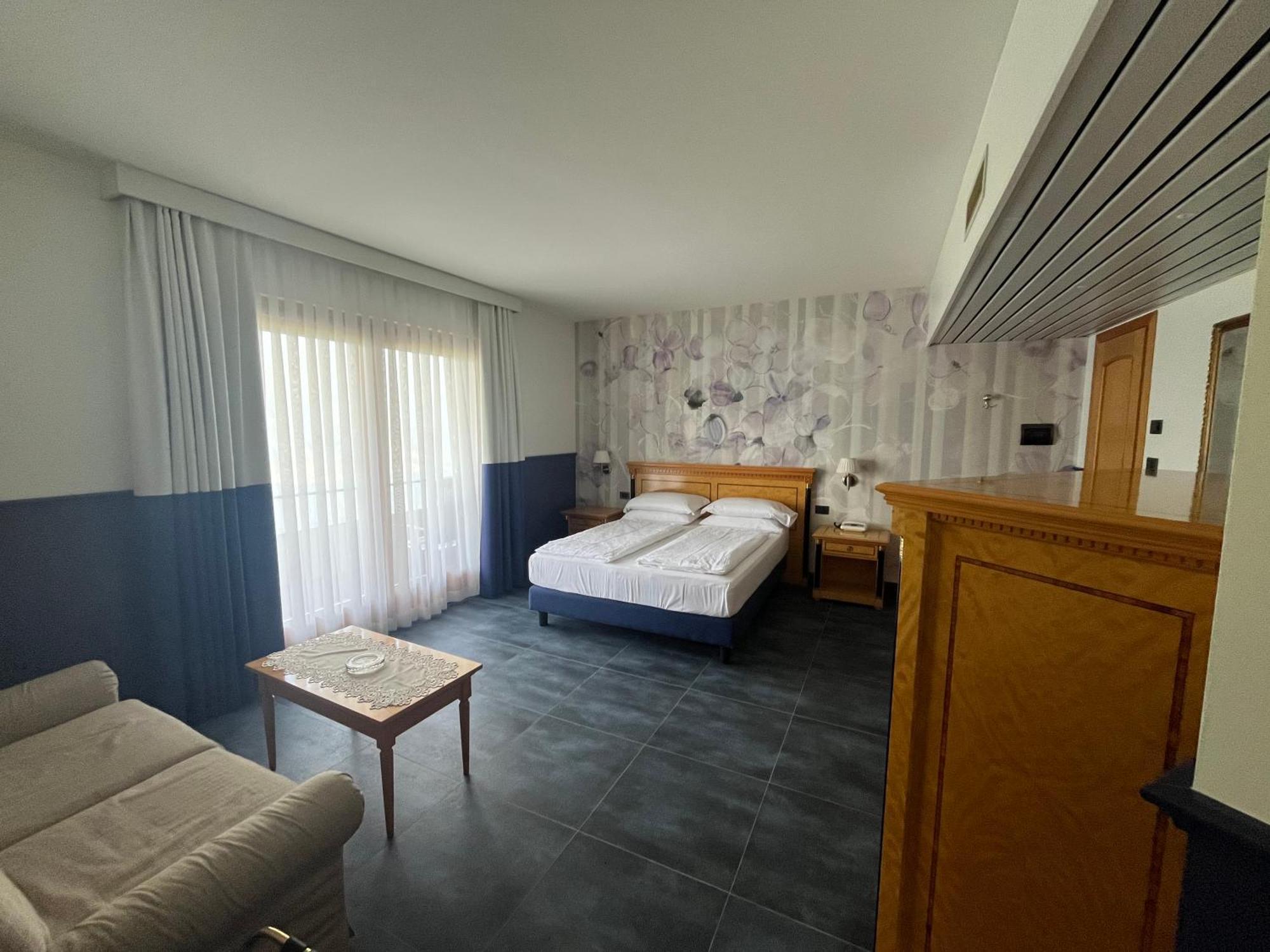 Junior Suite Balcony Lake View