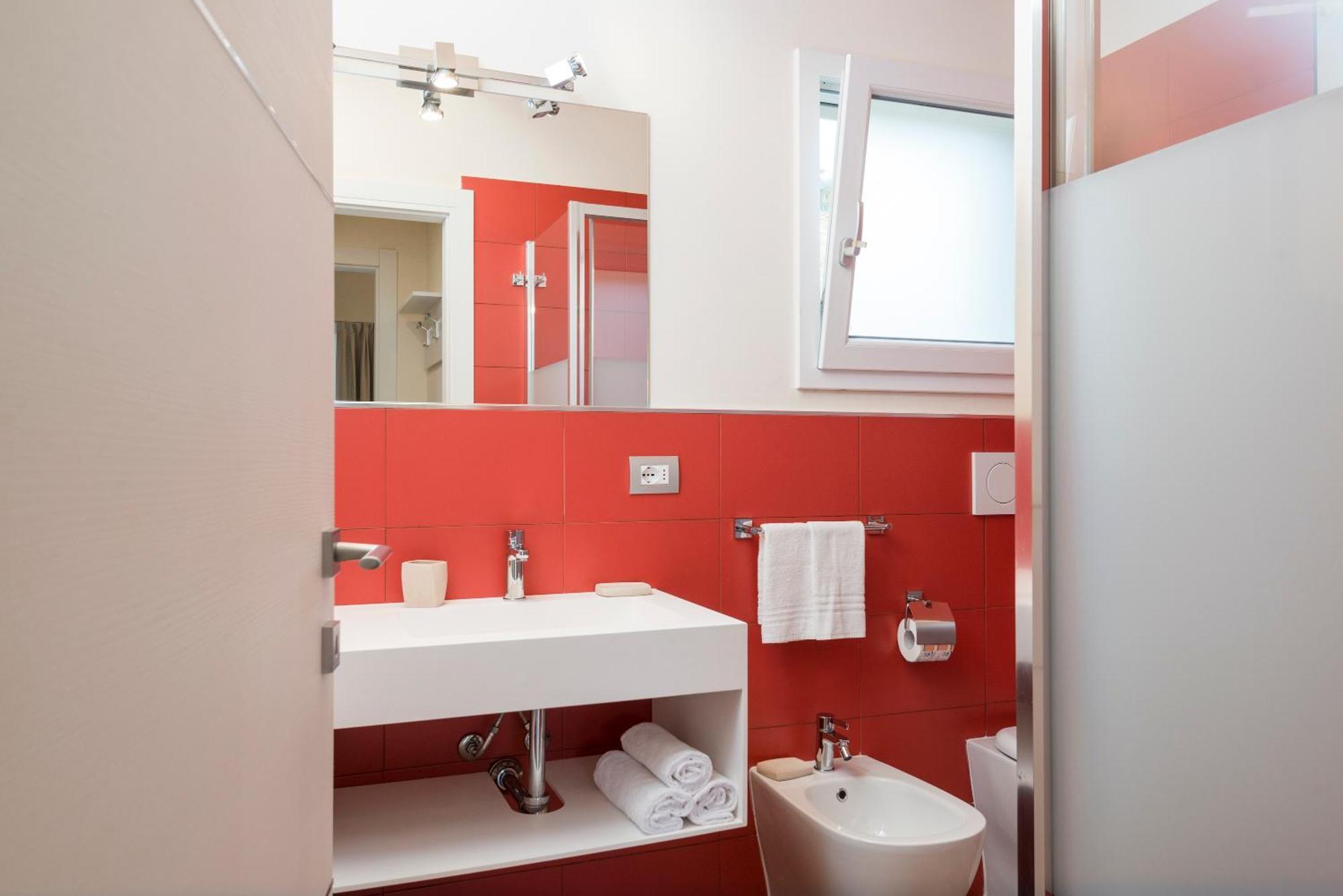 Deluxe One-Bedroom Apartment