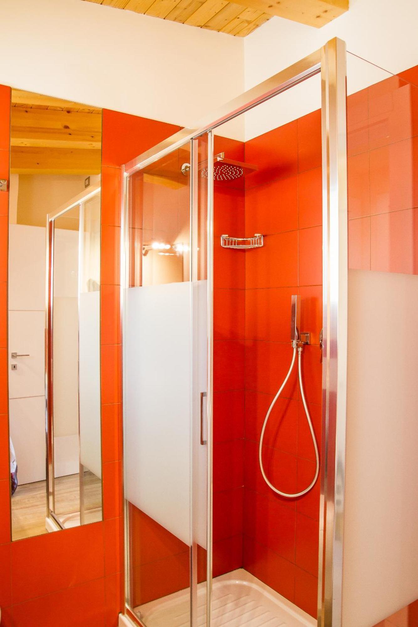 Deluxe One-Bedroom Apartment