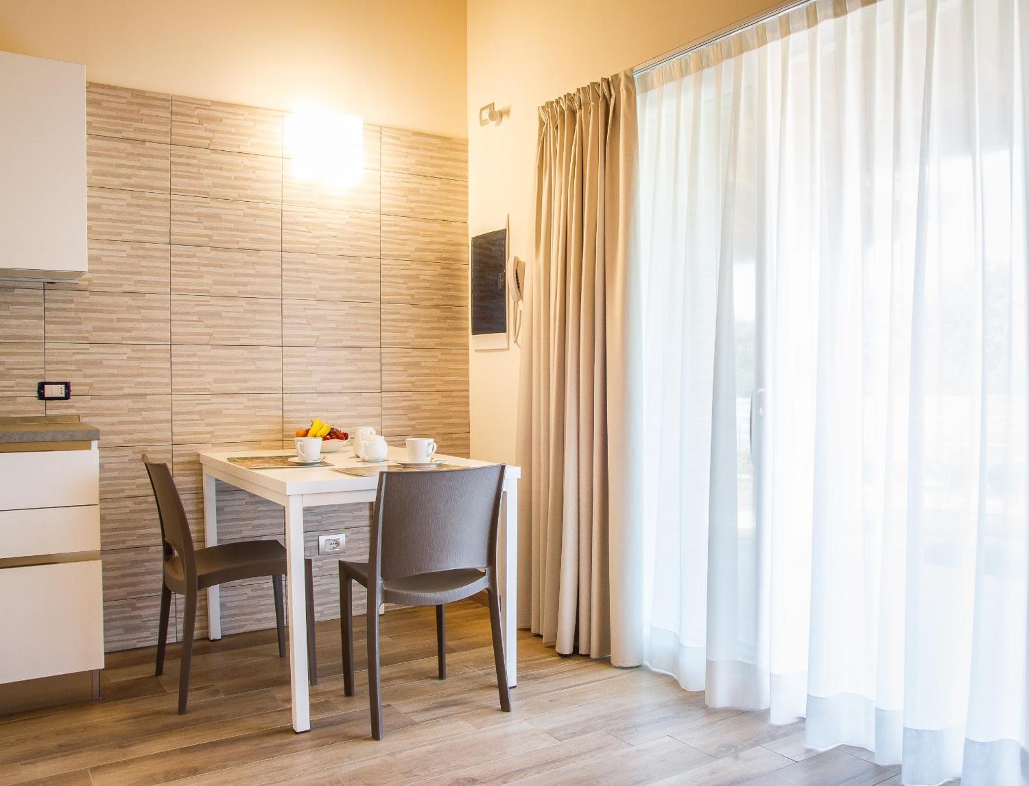 Deluxe One-Bedroom Apartment