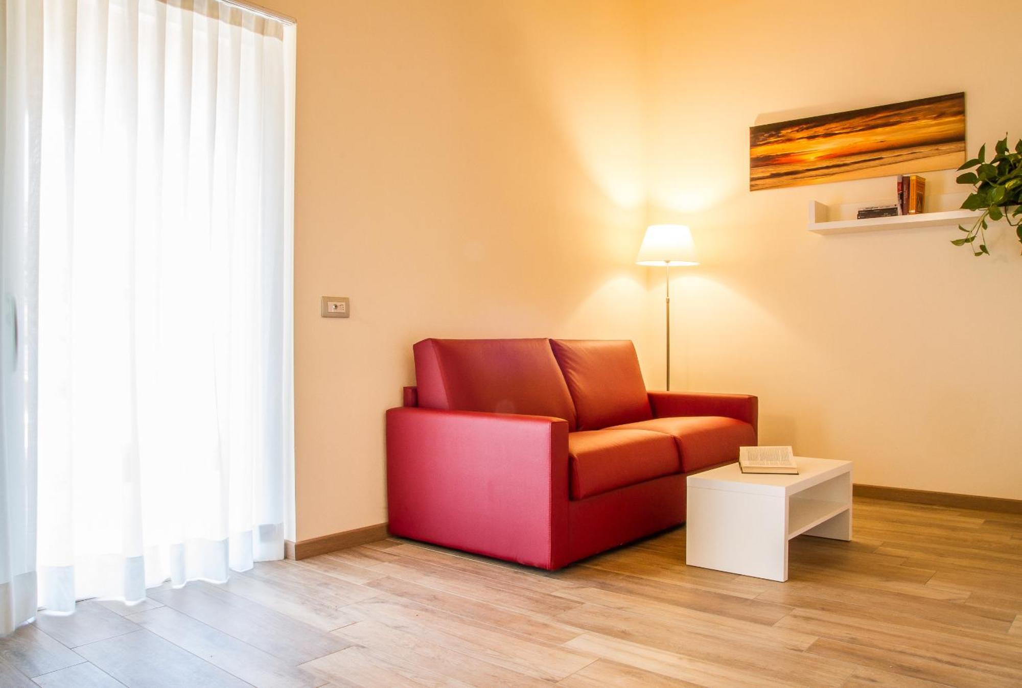 Deluxe One-Bedroom Apartment