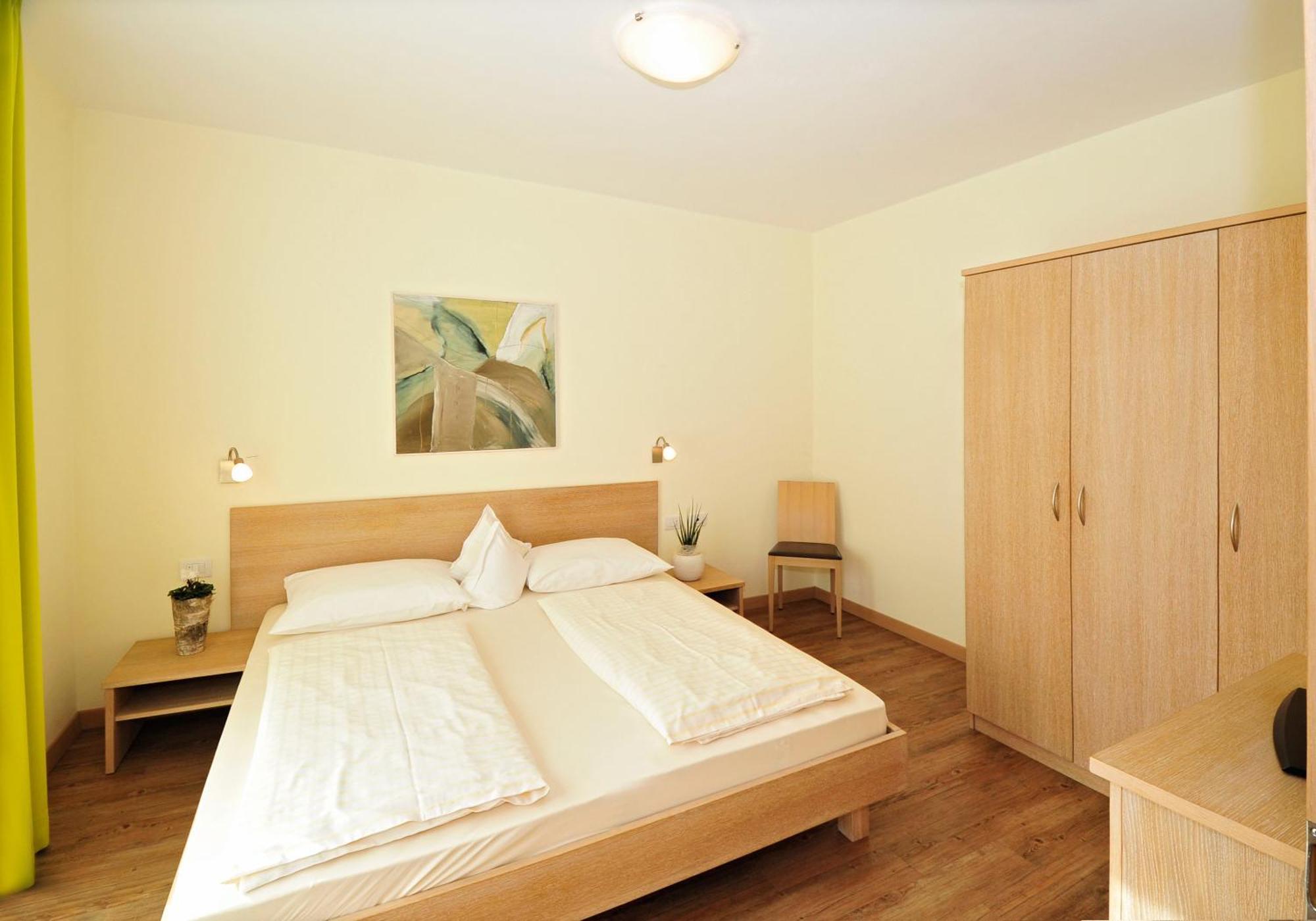 One-Bedroom Apartment Balcony Annex