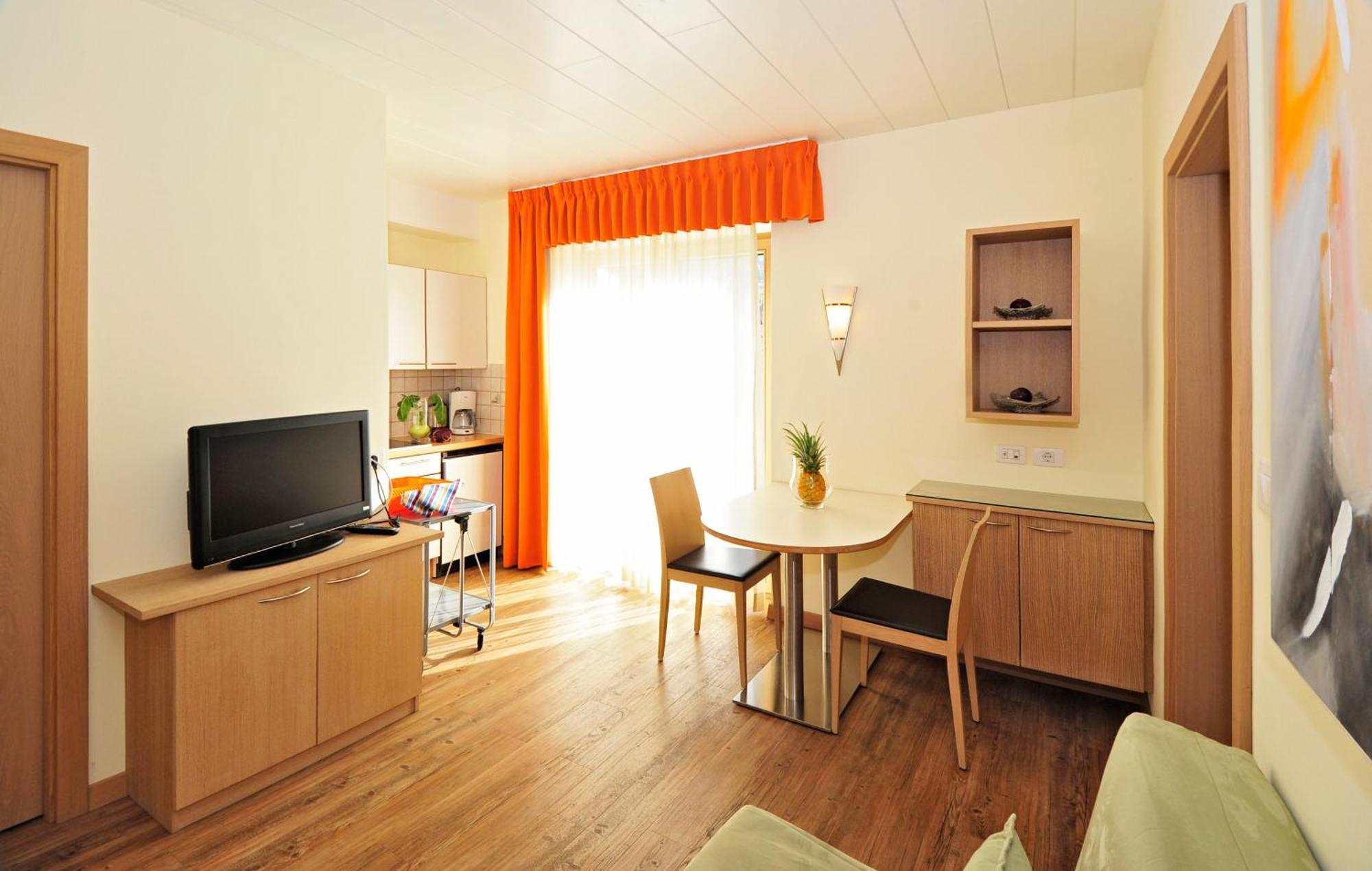 One-Bedroom Apartment Balcony Annex