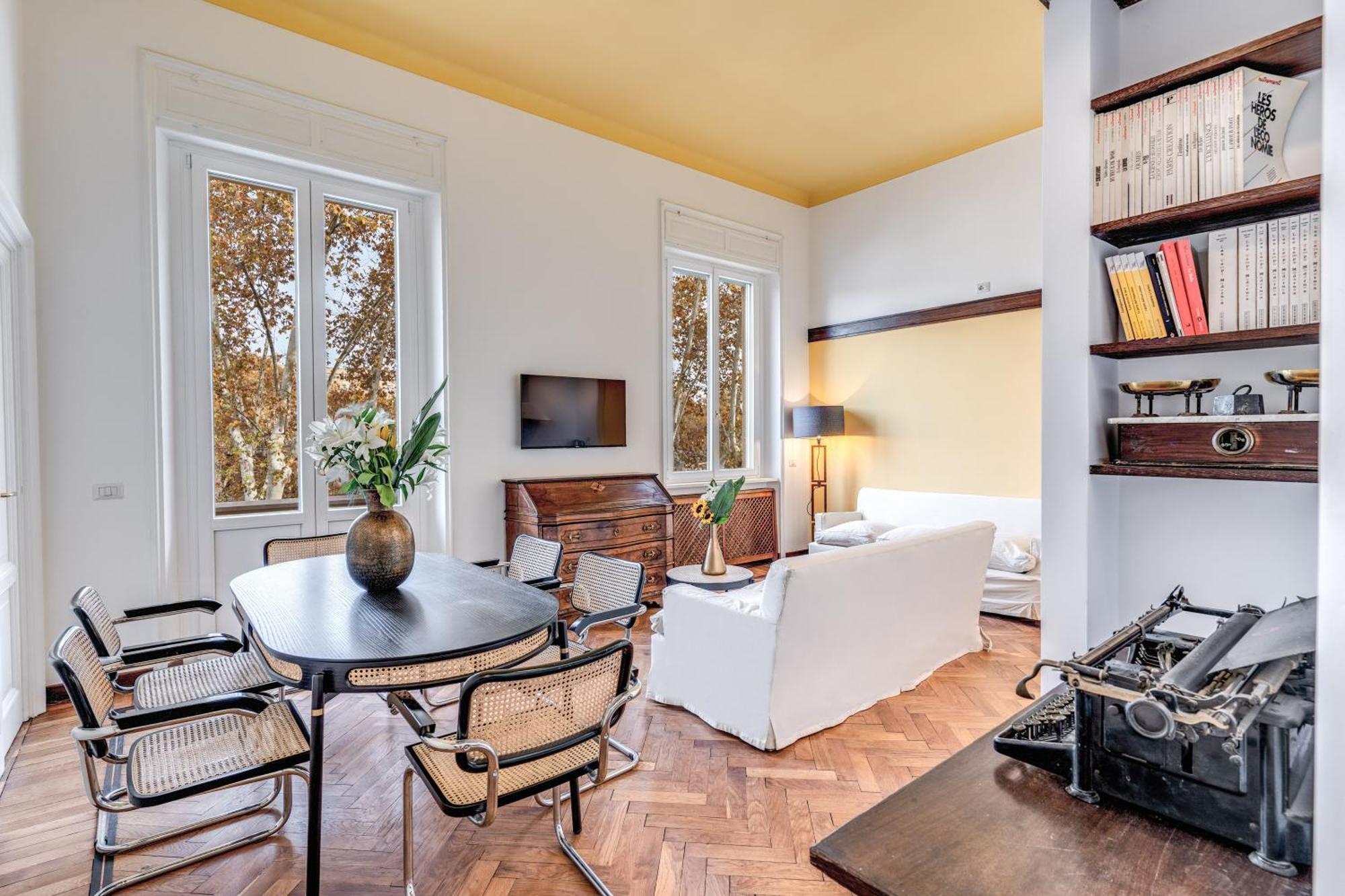Three-Bedroom Apartment Separate Building Address Lungotevere Raffaello Sanzio n1
