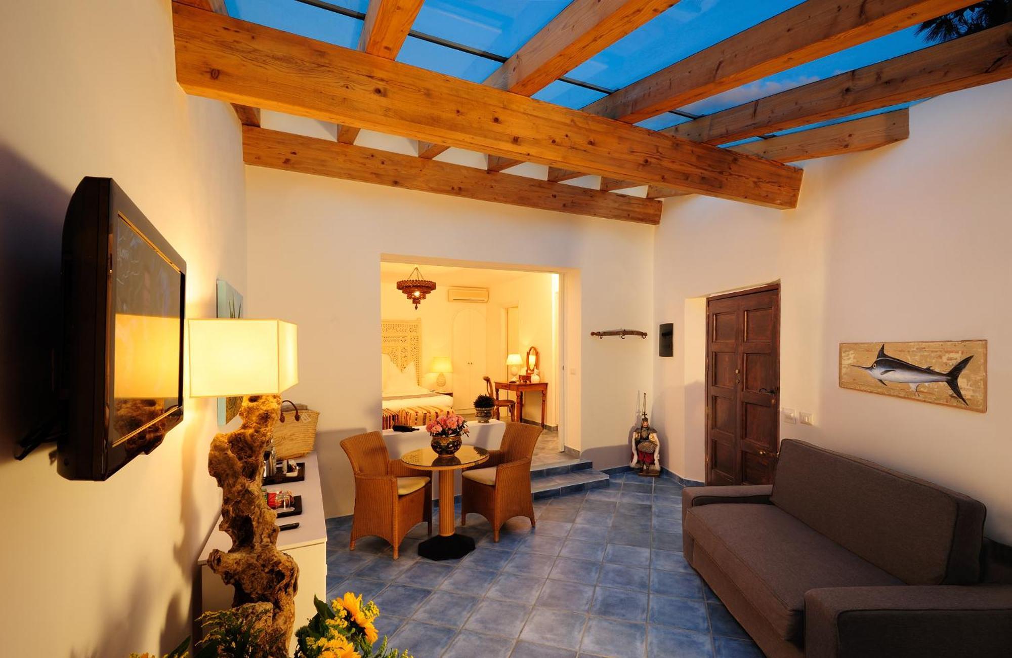 Deluxe Suite with Sea View,1765839822:JPEG