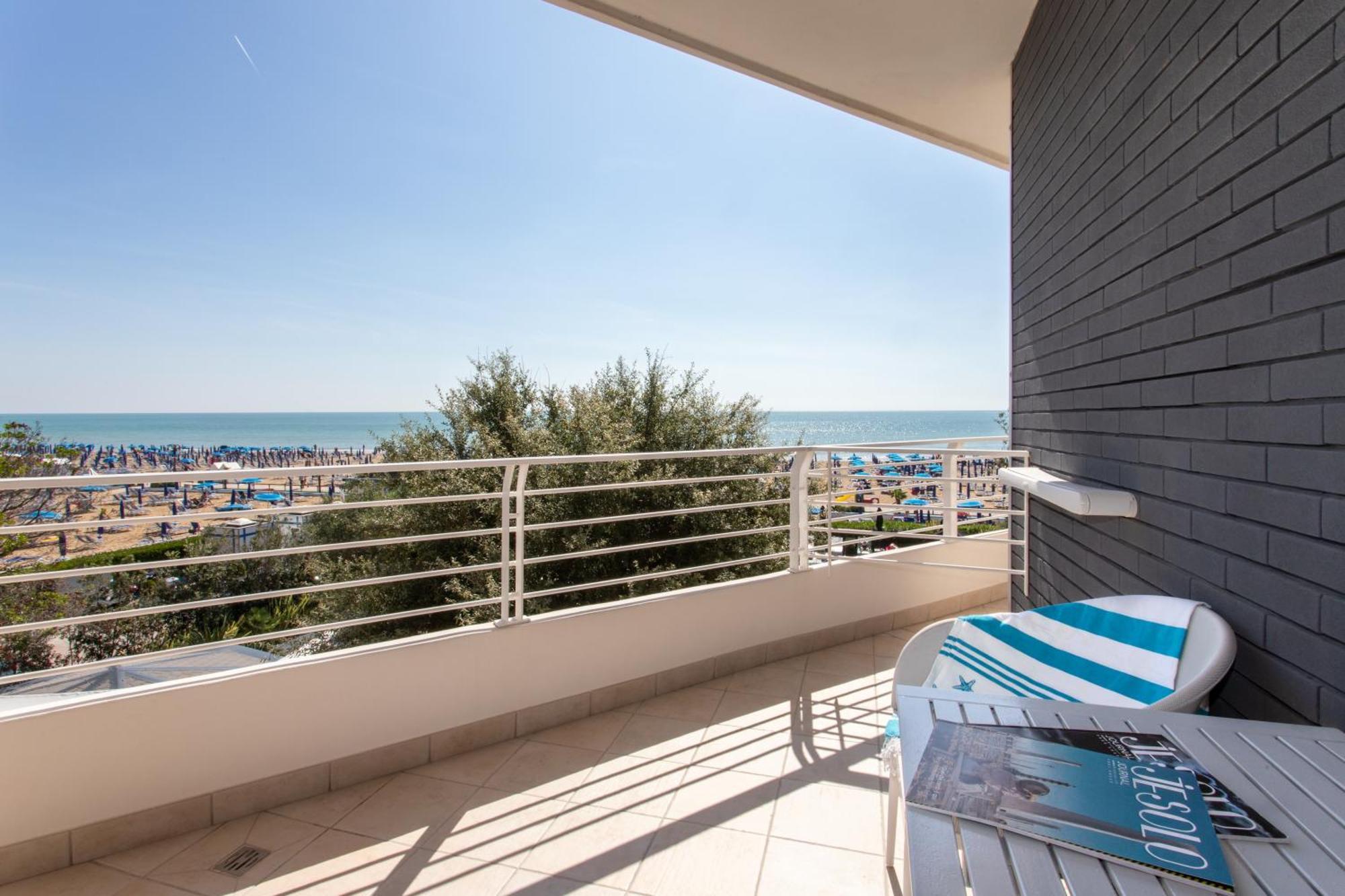 Classic Double or Twin Room with Sea and Pool View