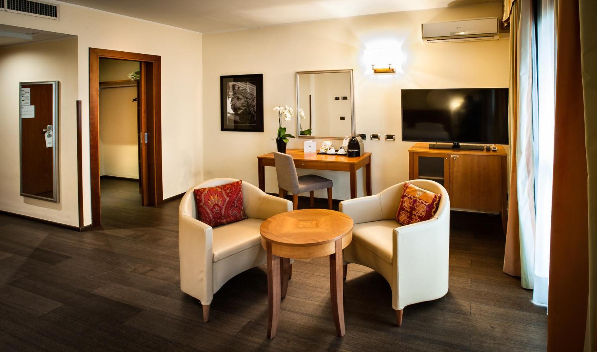 Junior Suite with Reggia View
