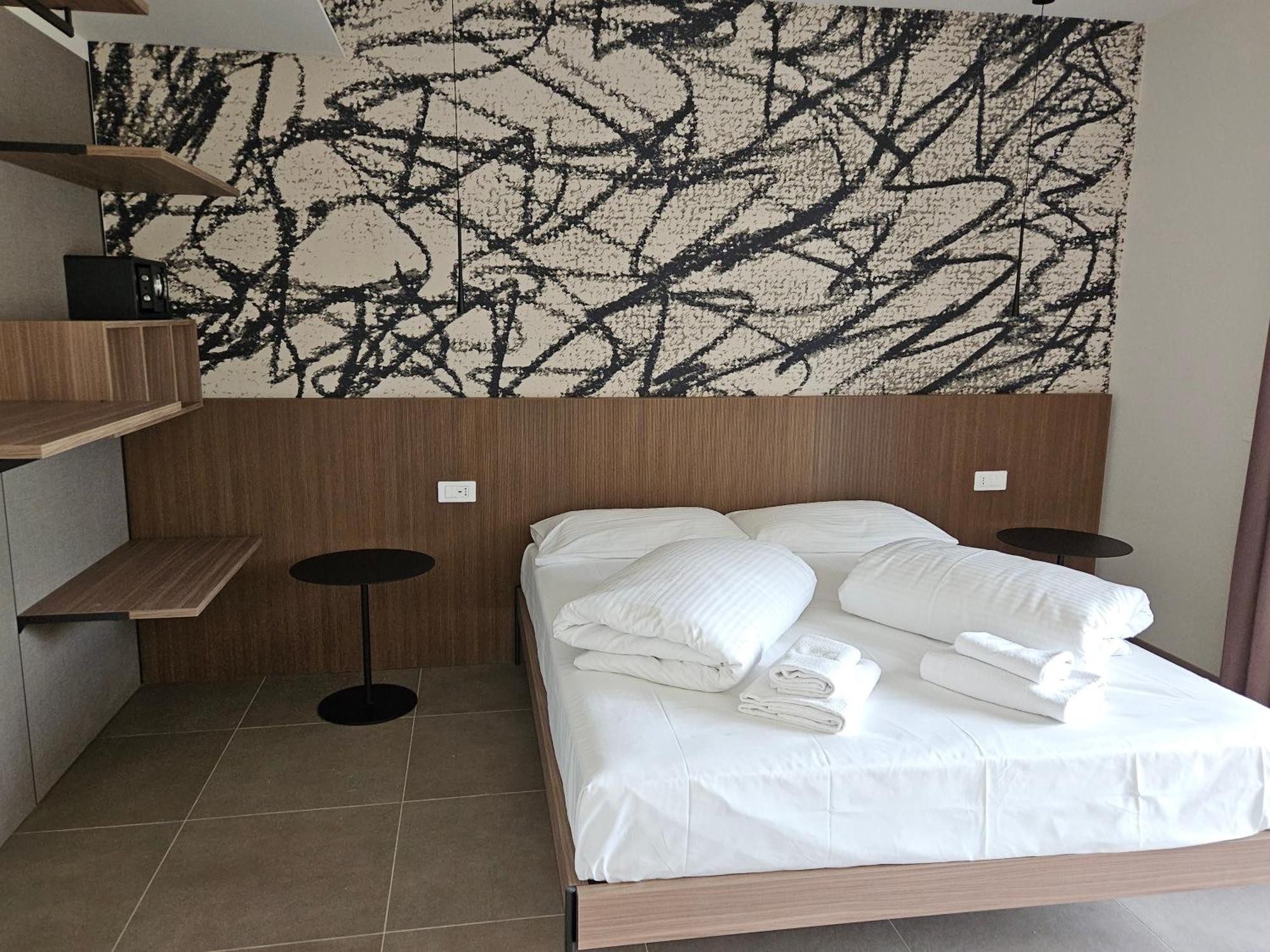 One-Bedroom Apartment (4 Adults),1592876674:JPEG