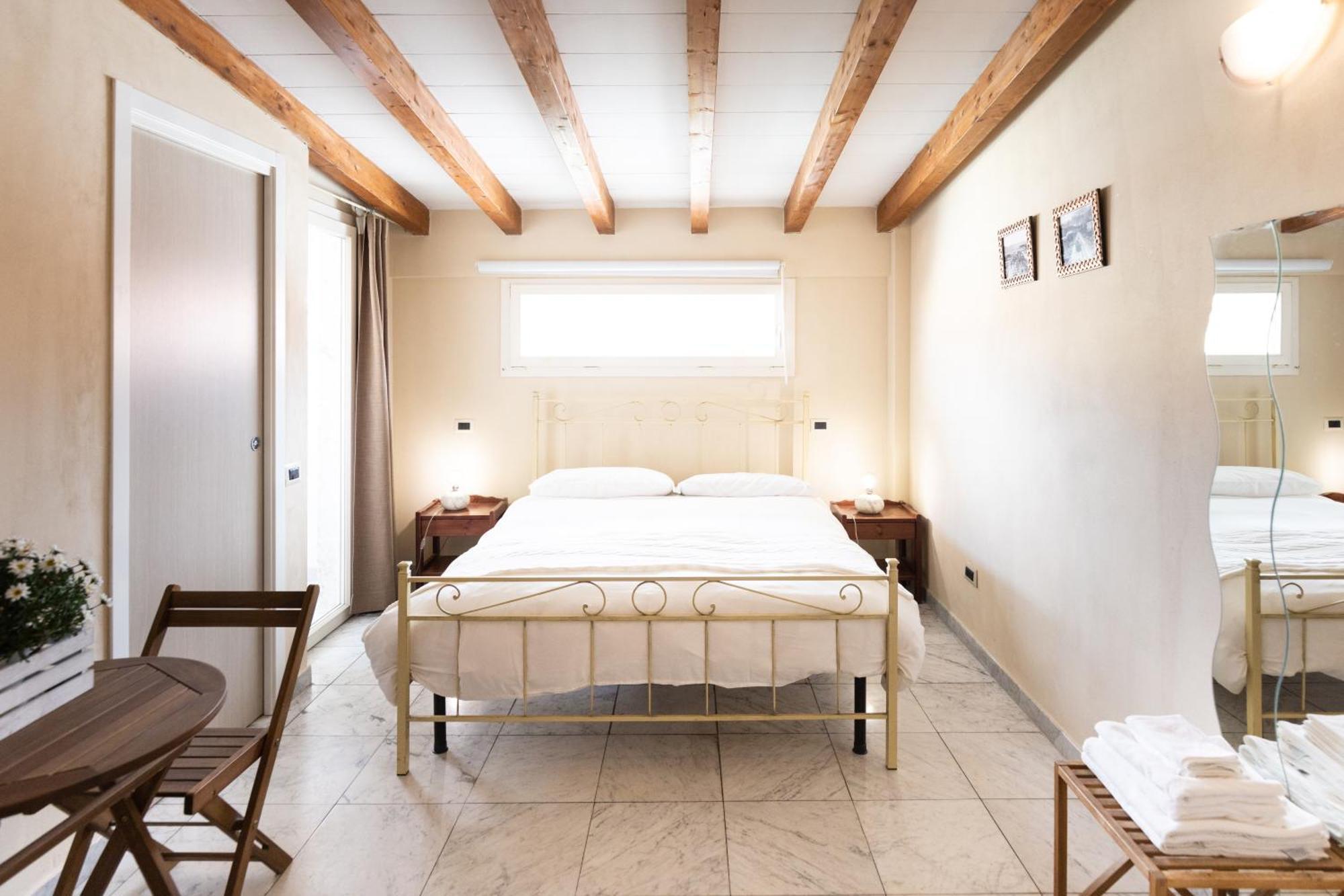 Double Room,1586845133:JPEG