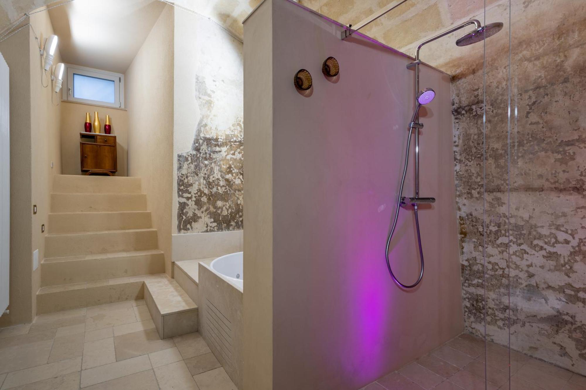 King Room with Spa Bath