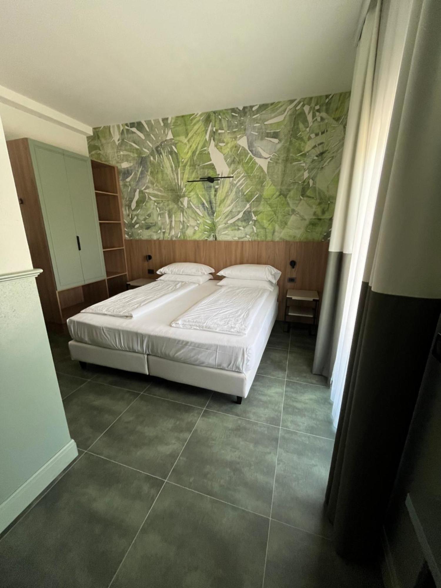 Double or Twin Room Balcony Lake View