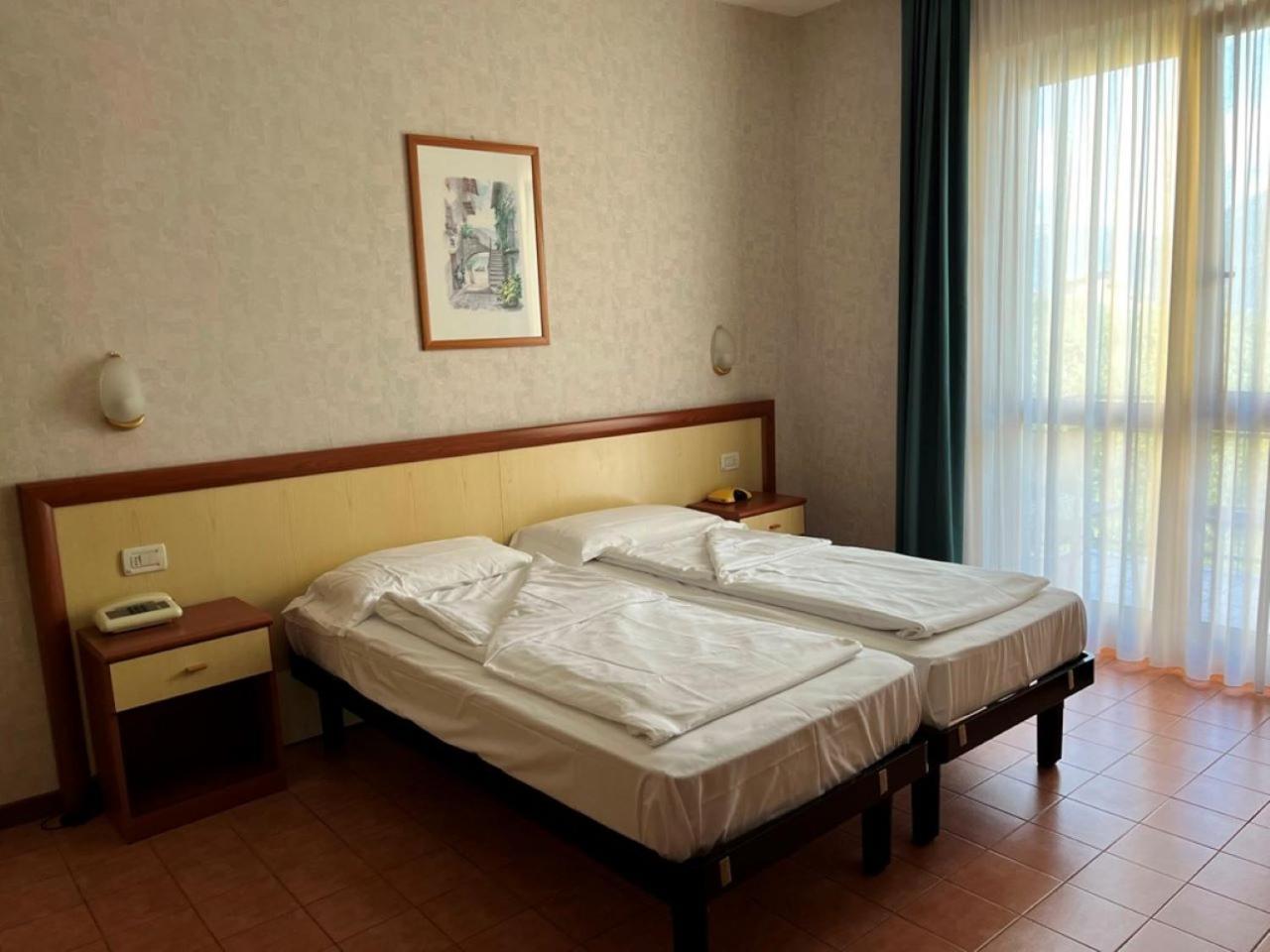 Twin Room Lake View
