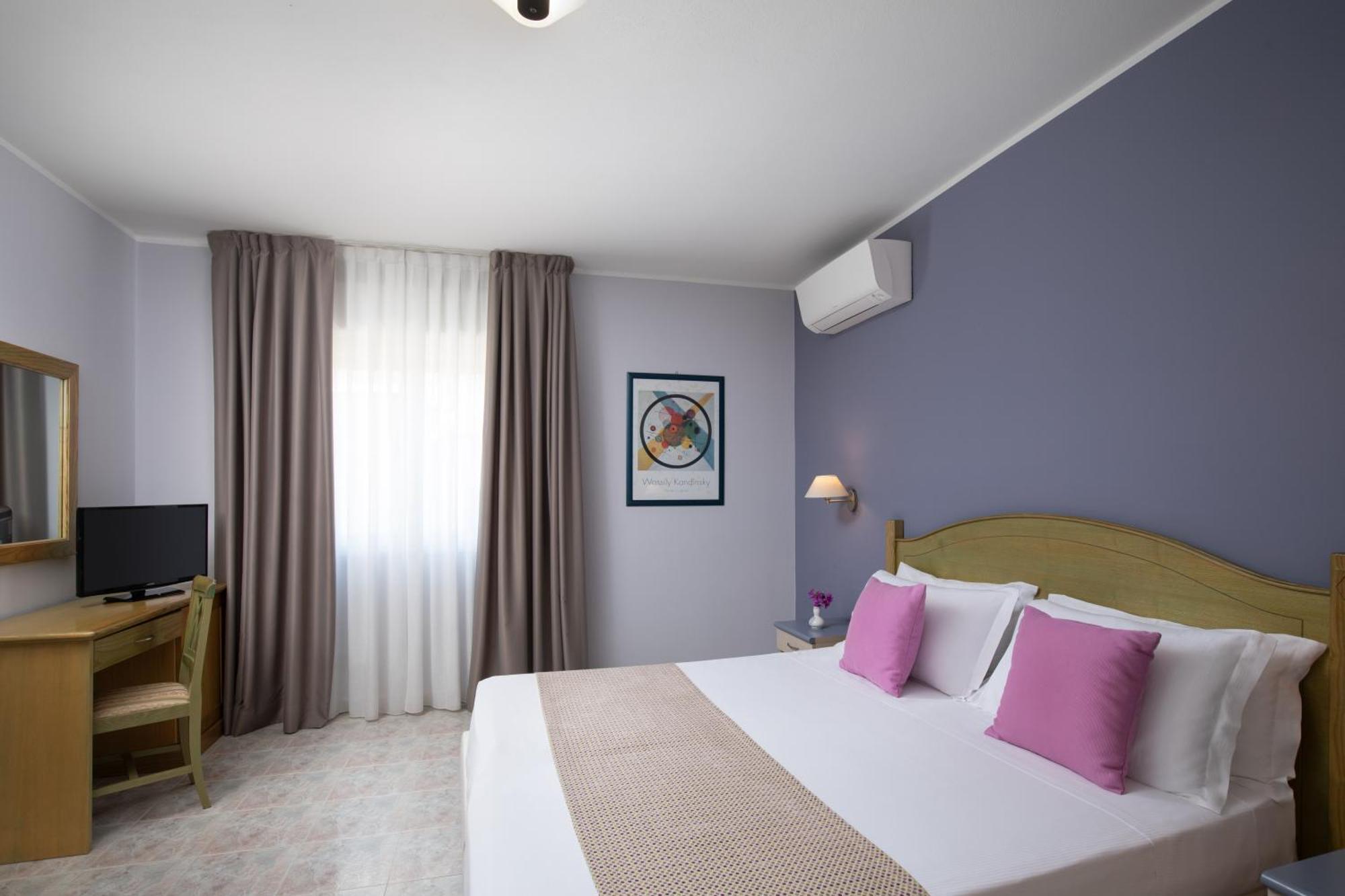 Double or Twin Room,1593642120:JPEG
