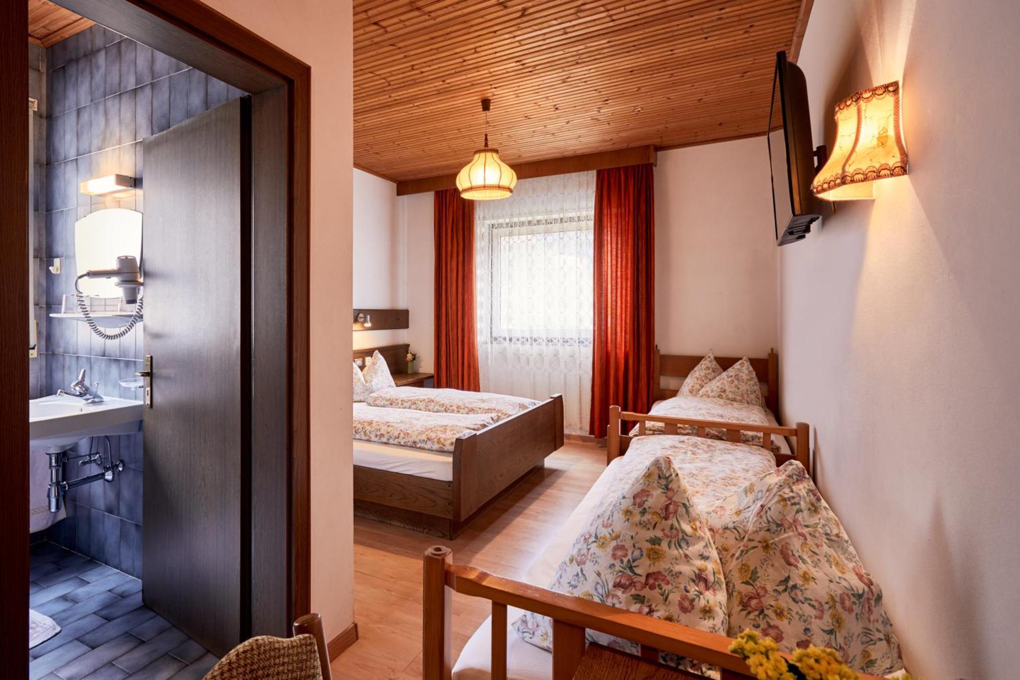 Budget Triple Room,1593663762:JPEG