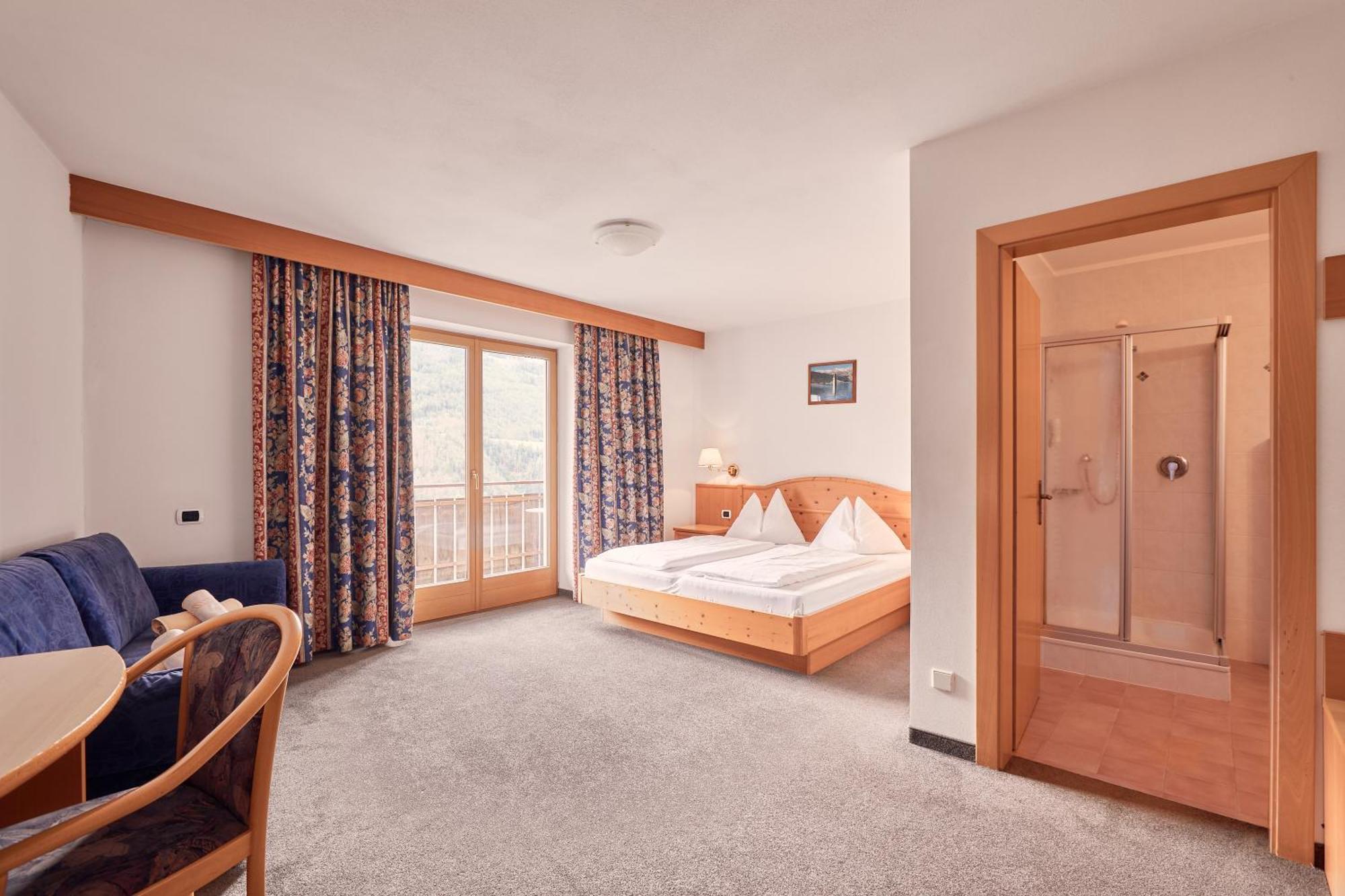 Large Double Room,1593663760:JPEG