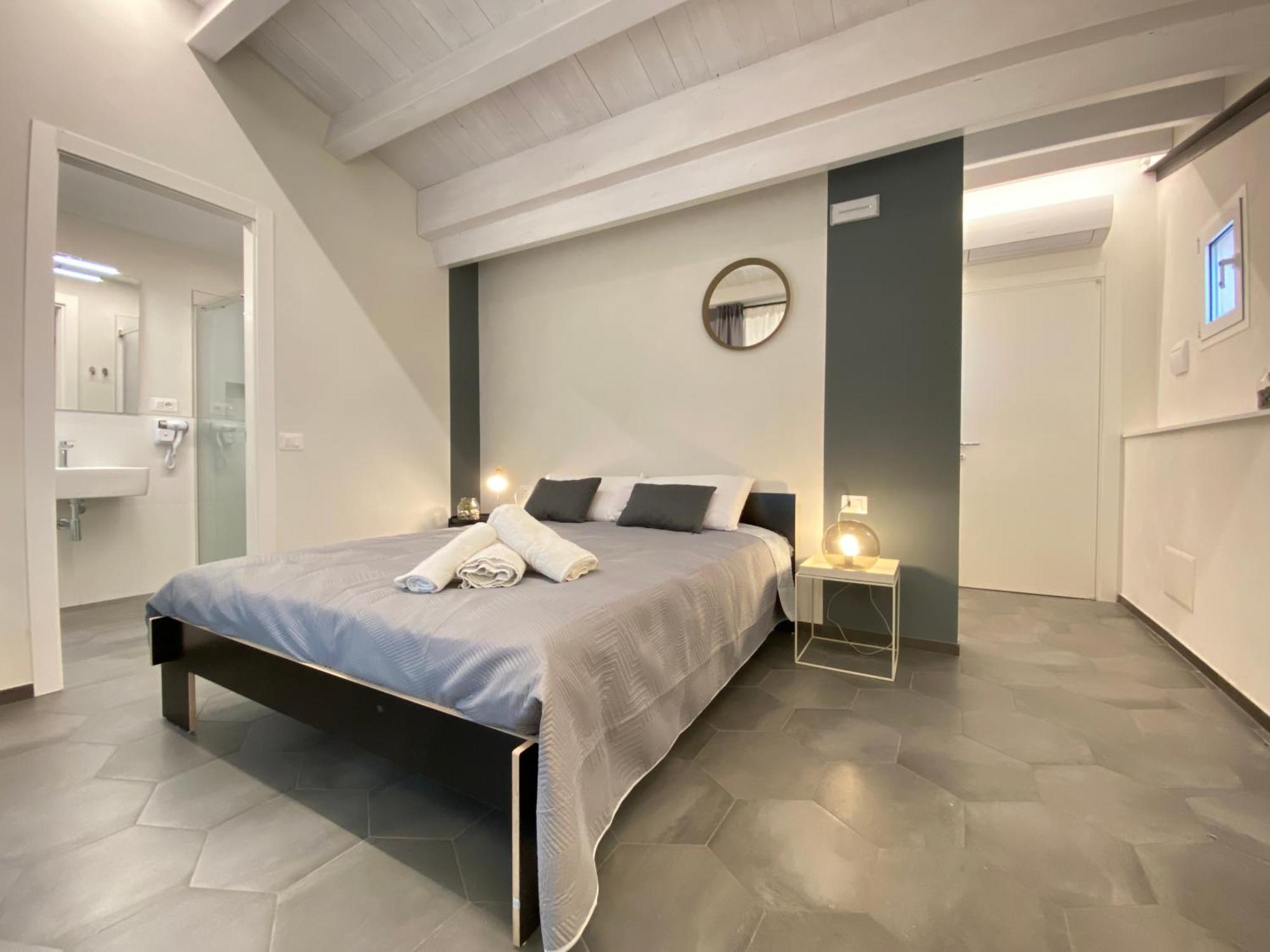 Double Room Private Bathroom
