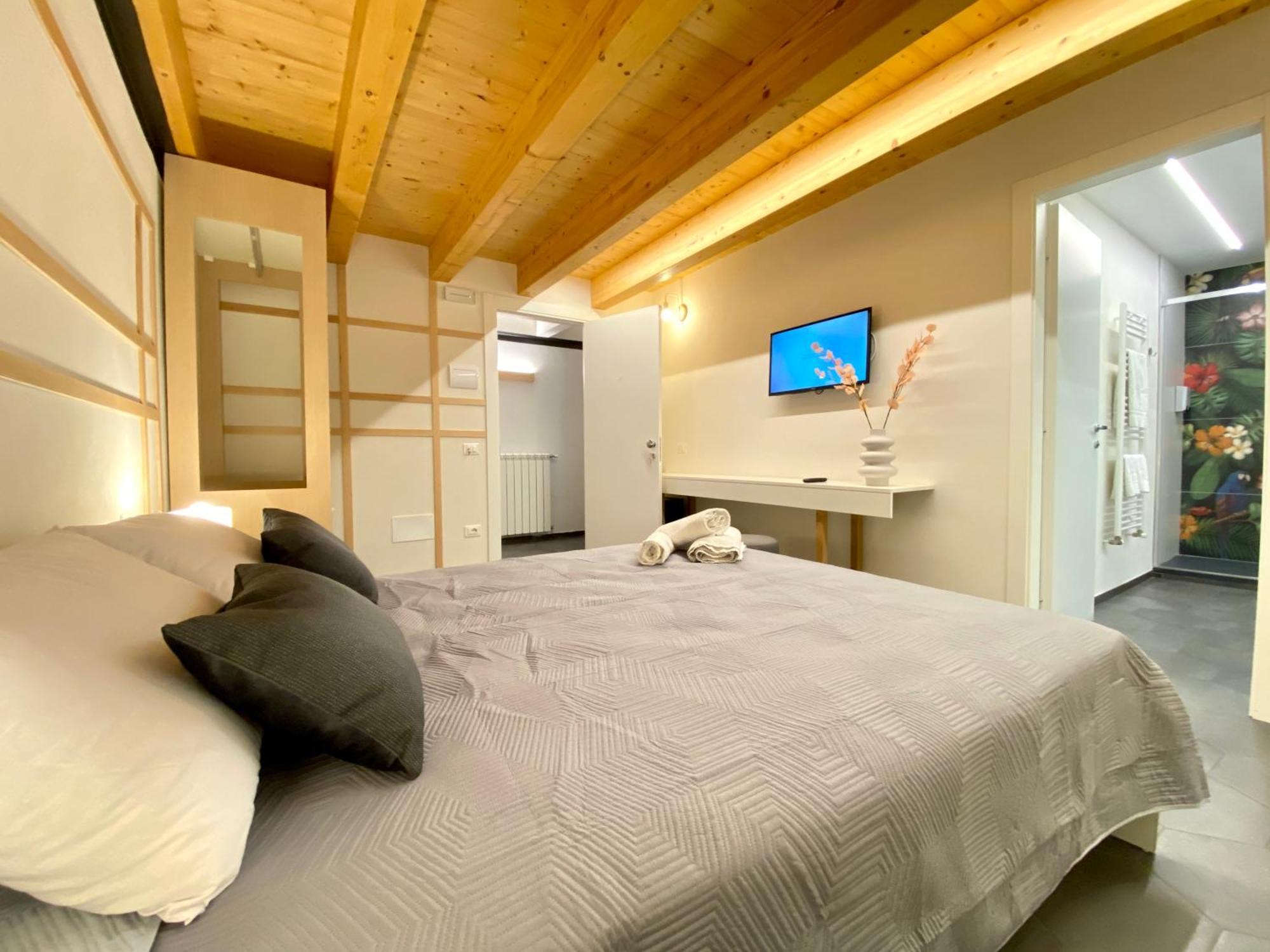 Double Room Private Bathroom