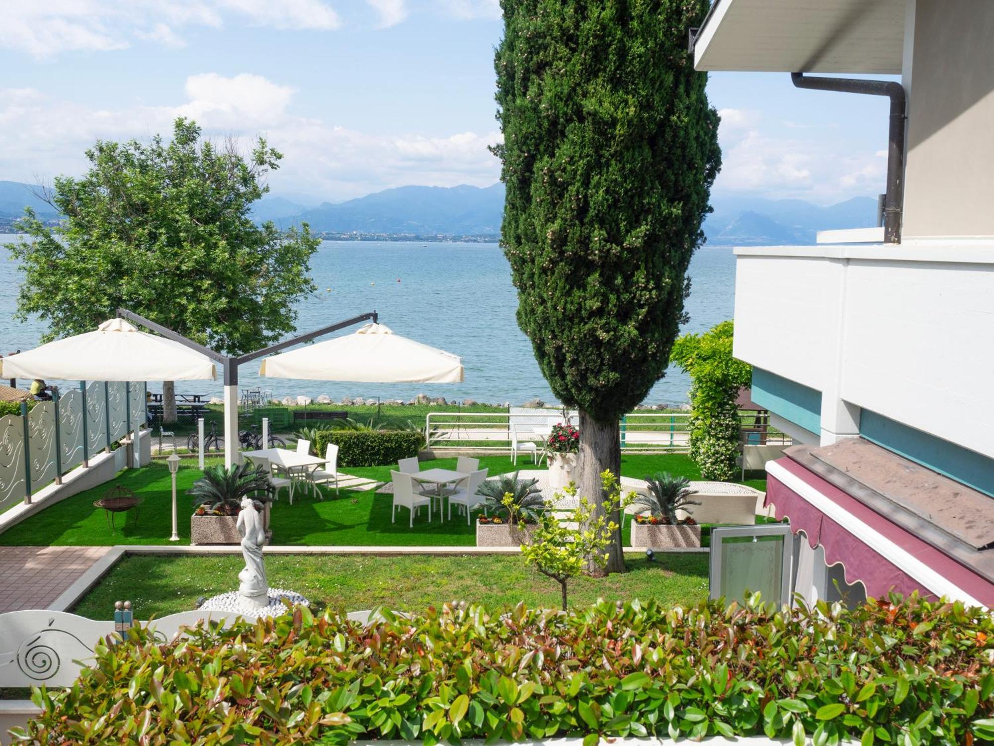 Standard Double Room with Terrace