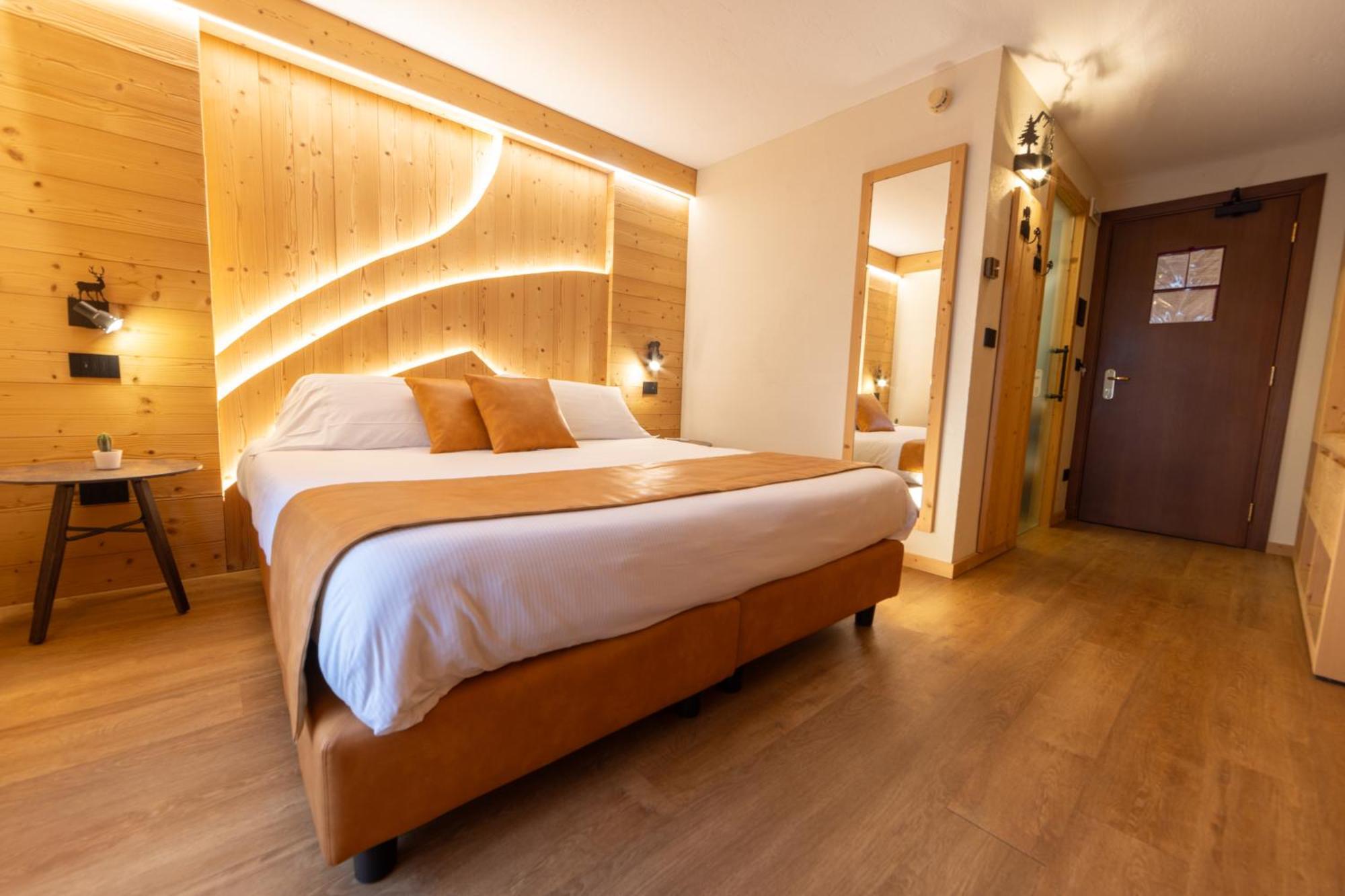 Deluxe Double or Twin Room with Mountain View,1596018723:JPEG