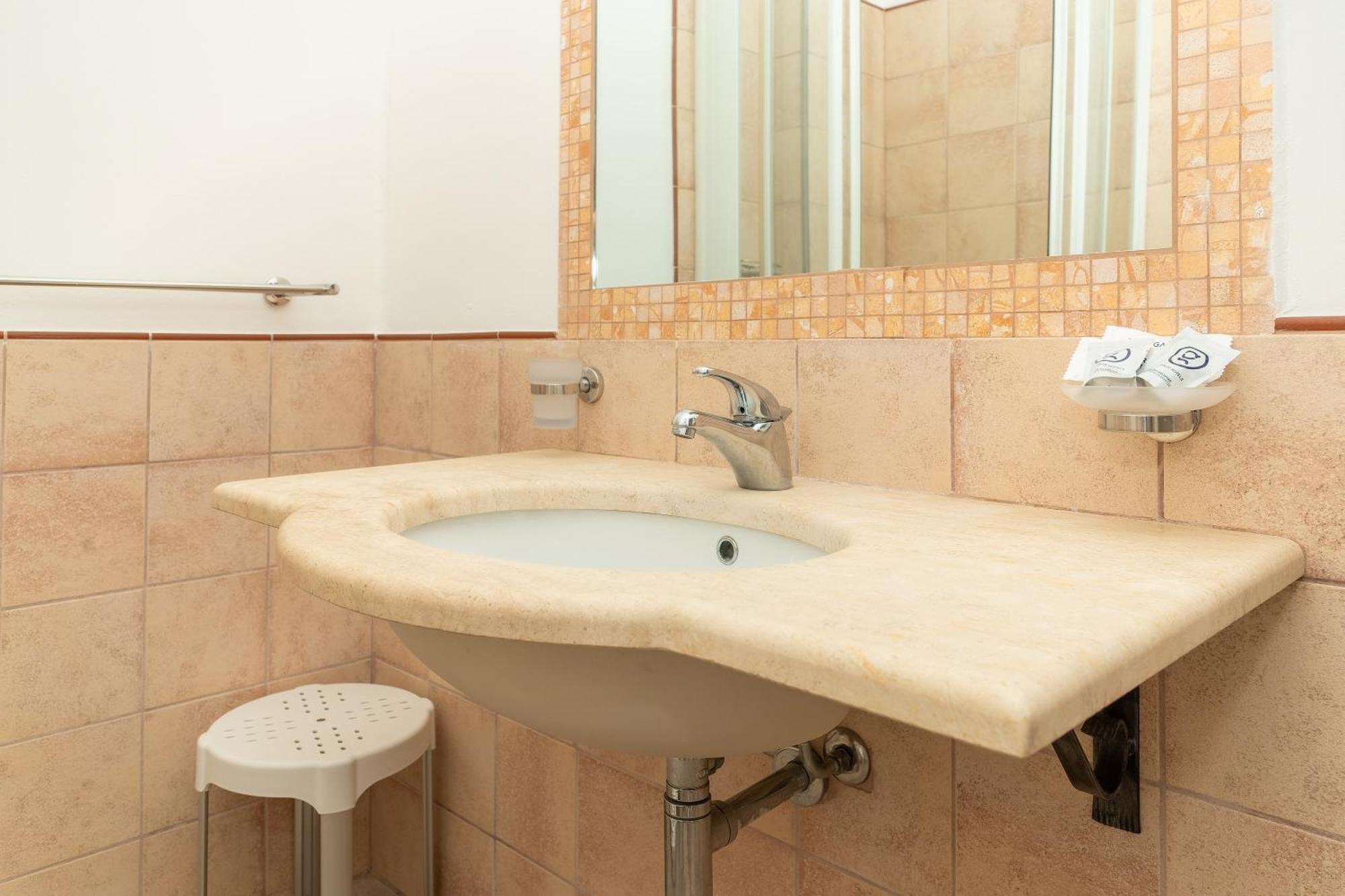 Chambre Double - Vue sur Piscine