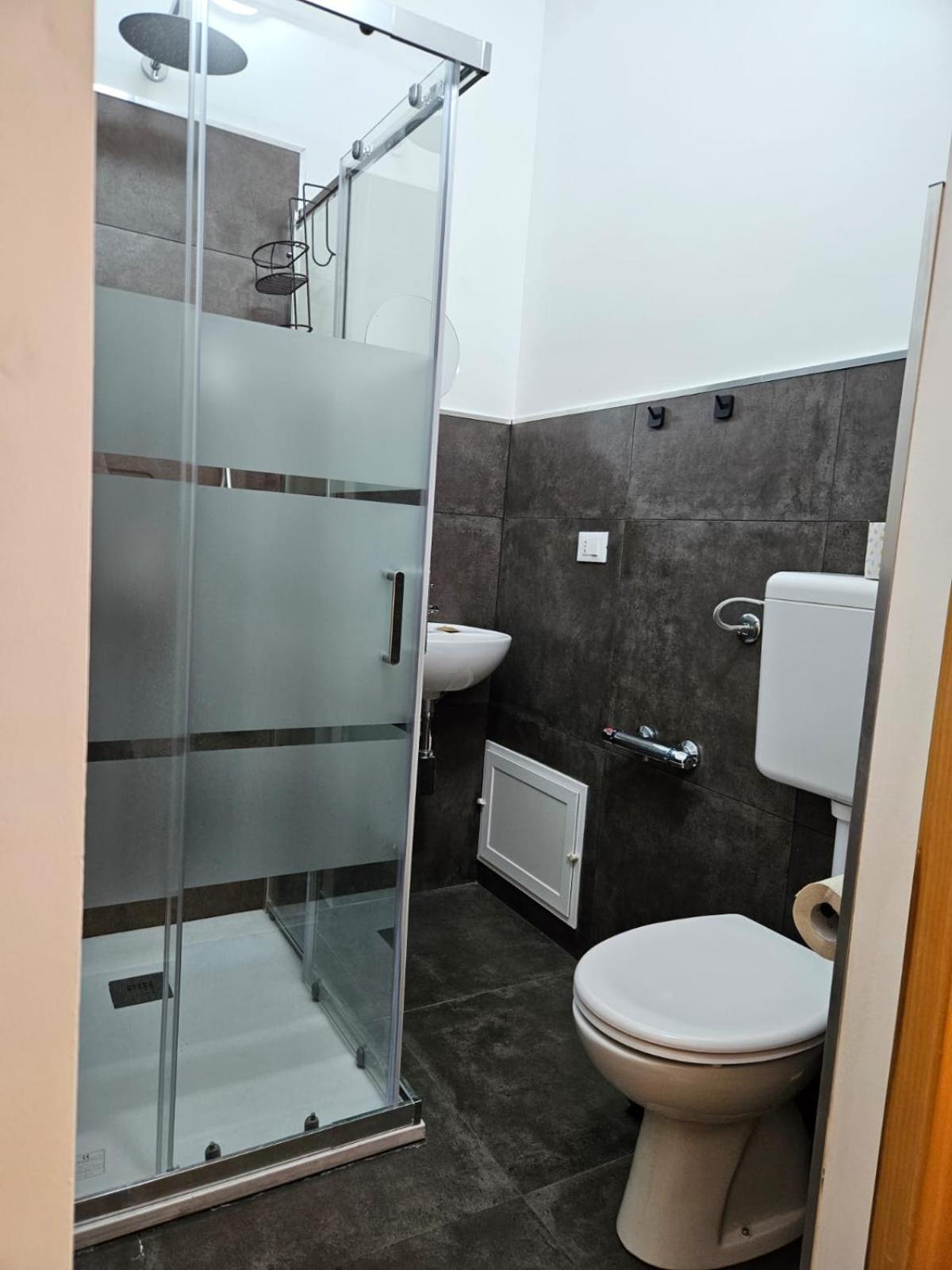Double Room Spa Bath,1598423436:JPEG