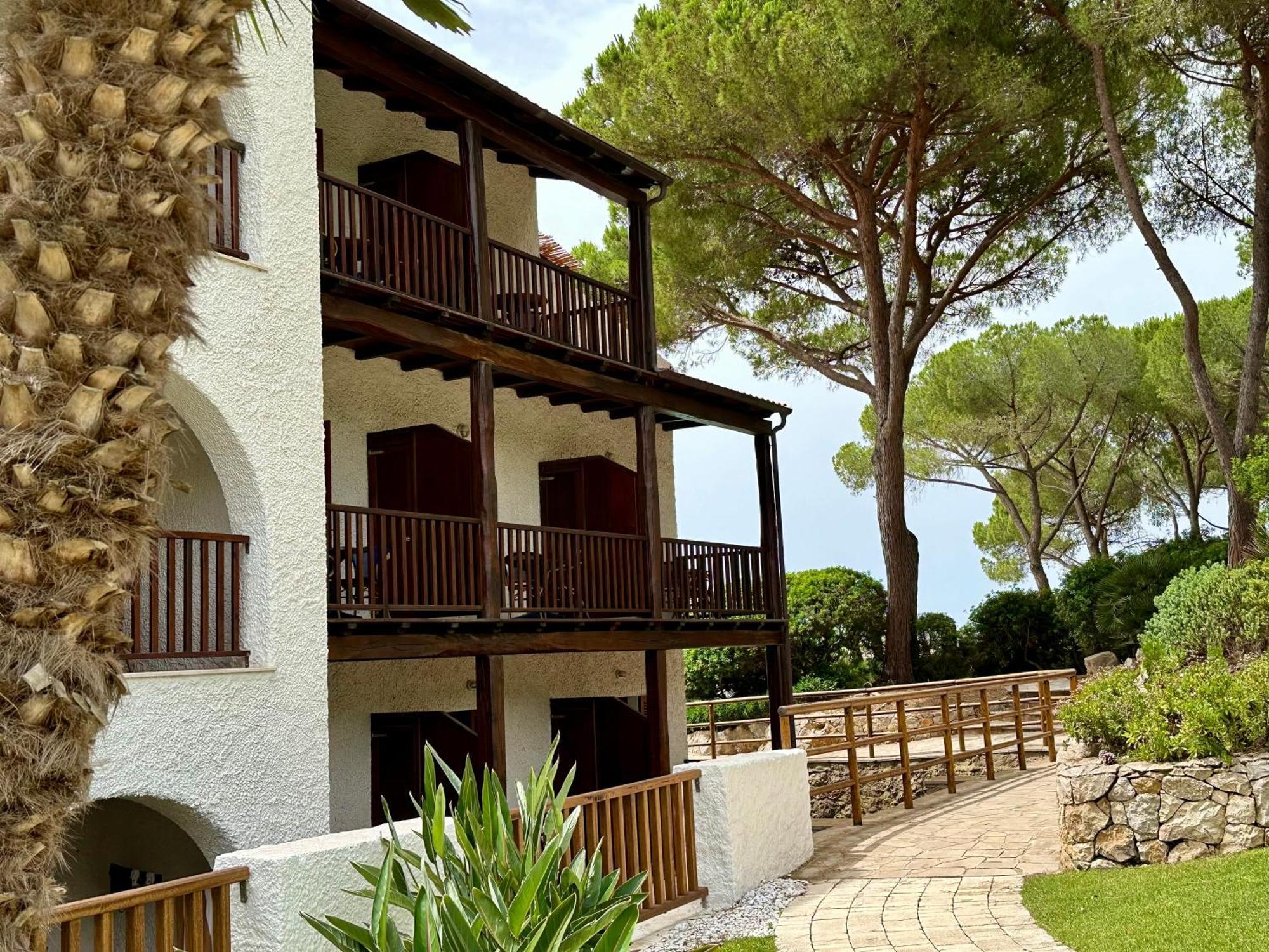 Two Double Rooms Sea View (connected by external balcony)