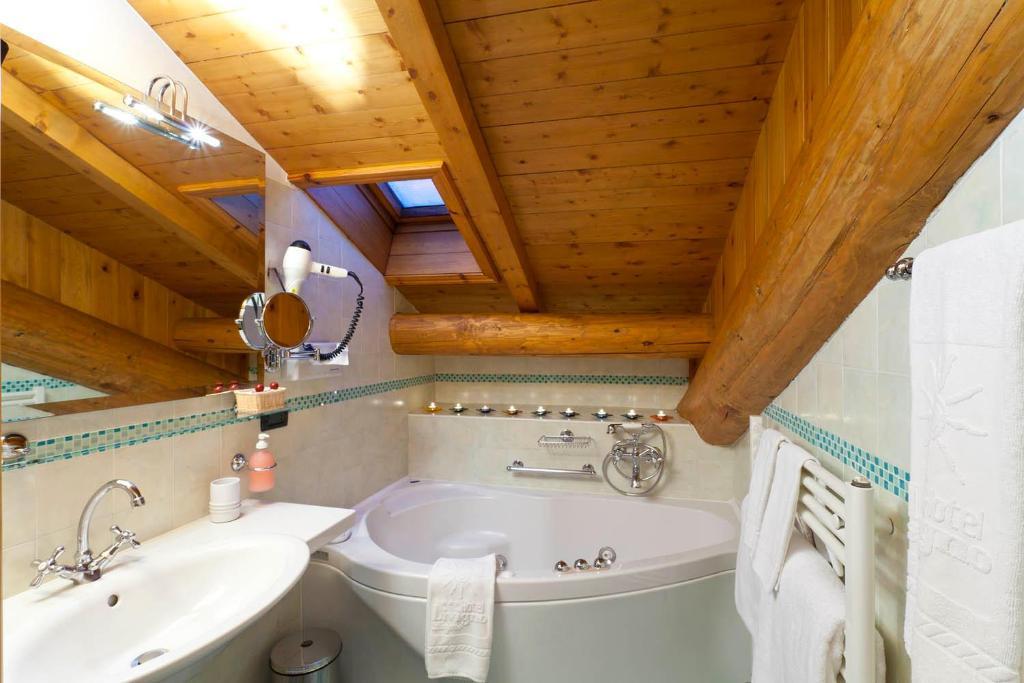 Apartament typu Suite z wanną z hydromasażem