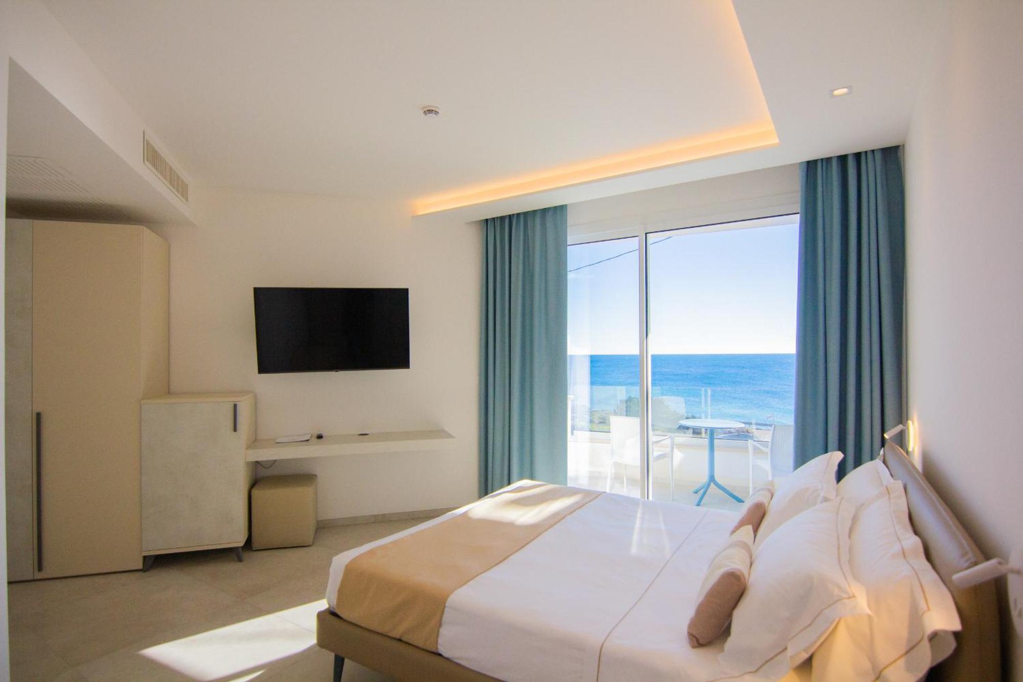 Deluxe Double Room with Sea View,1601681750:JPEG