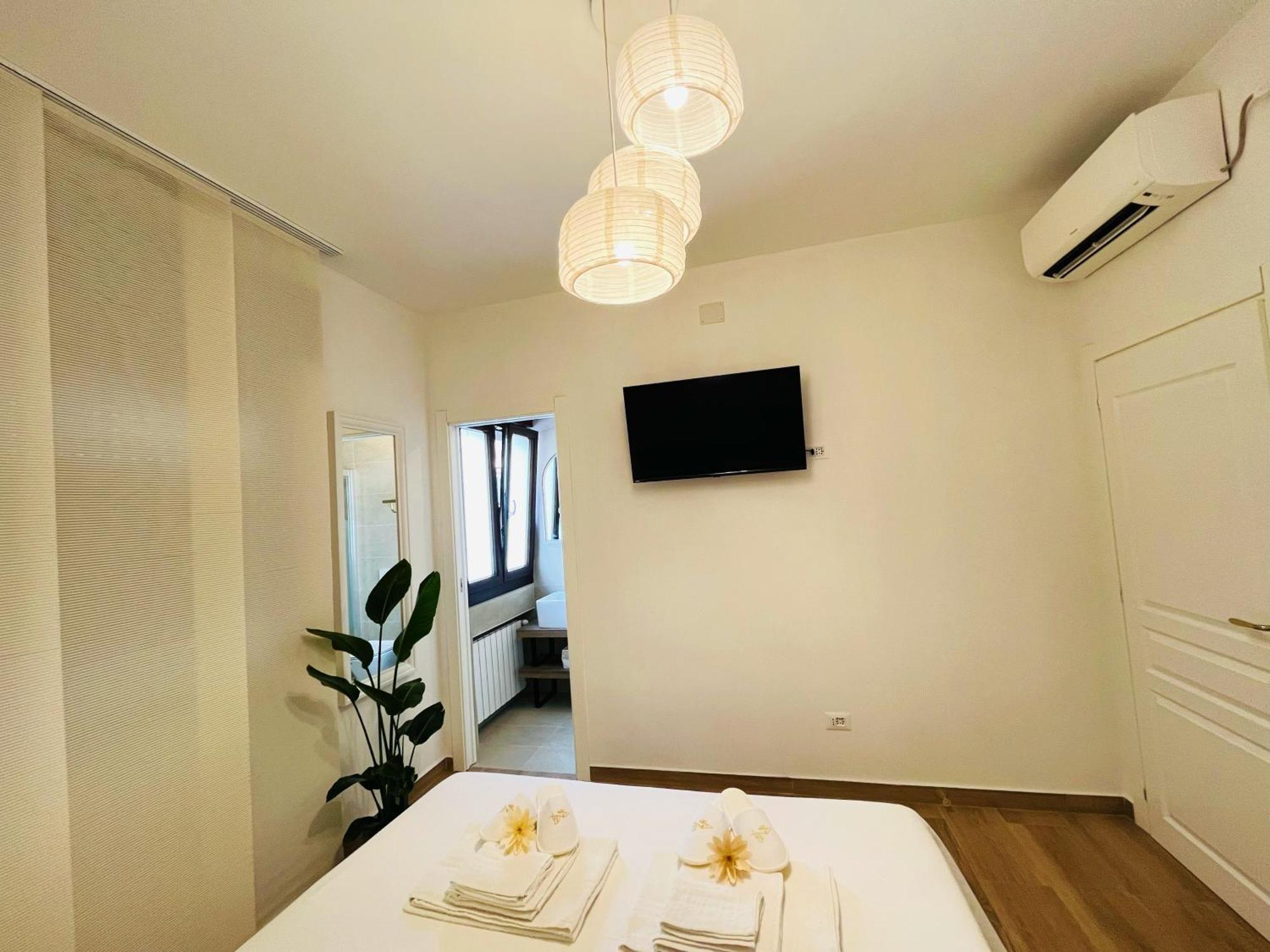 Double Room Private Bathroom