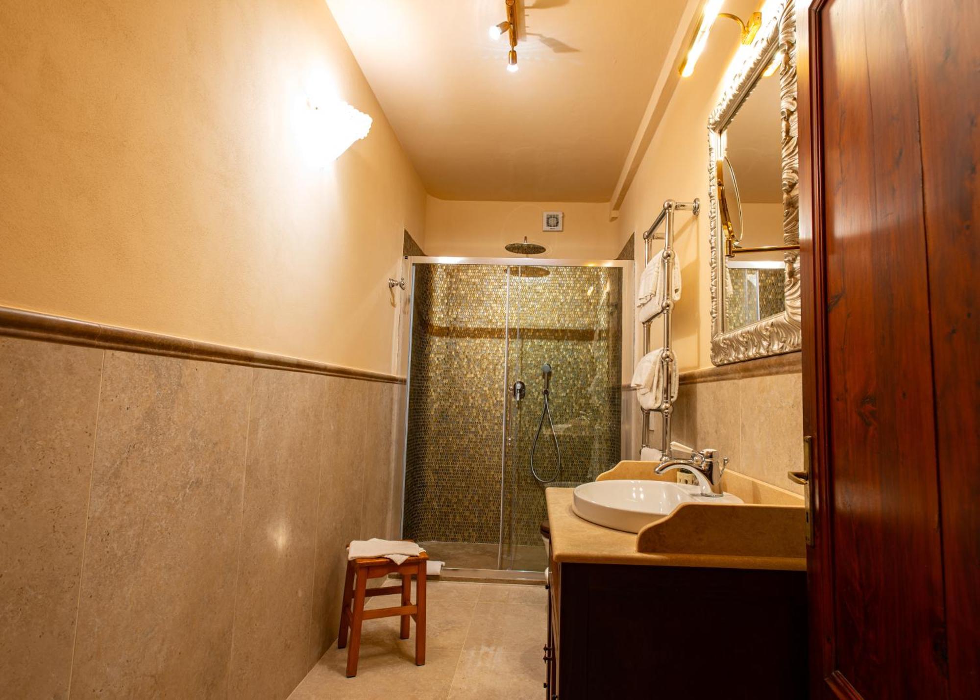 Classic Quadruple Room,1602968365:JPEG