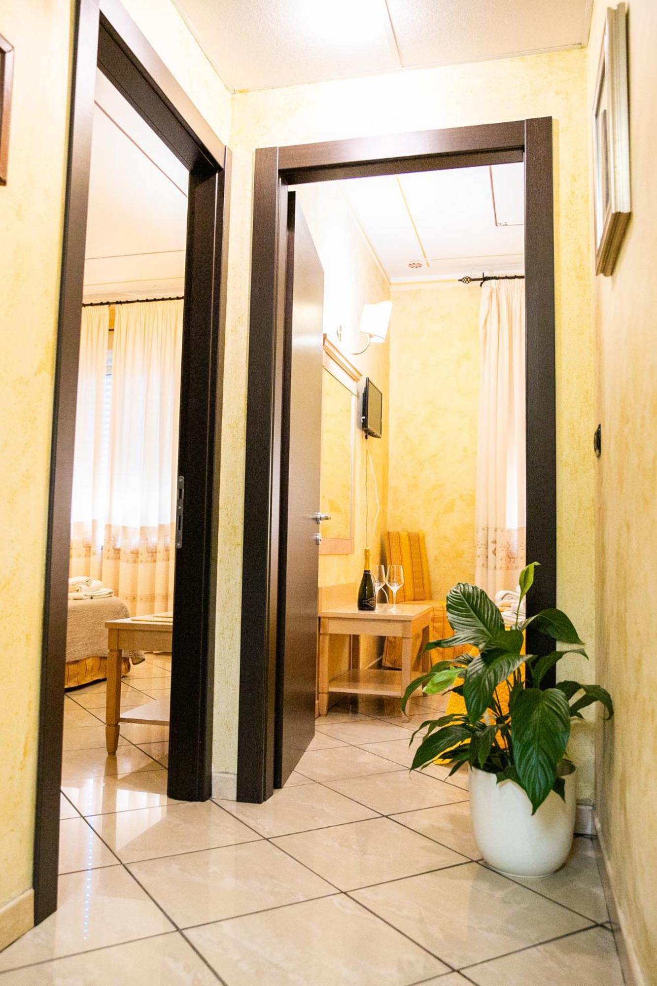Suite (2 Zimmer mit Verbindungstür)