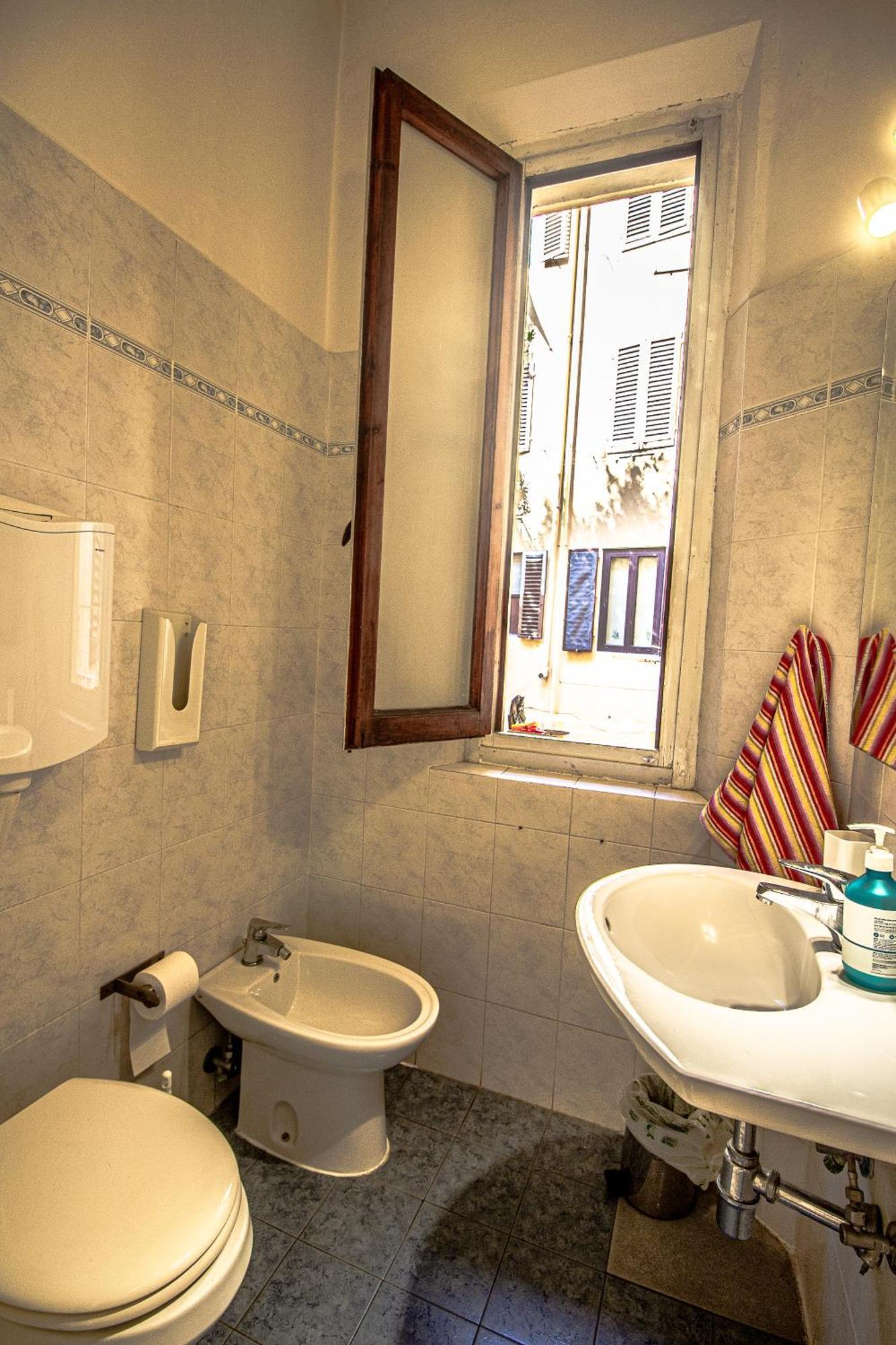 Quarto Quádruplo com Banheiro Compartilhado