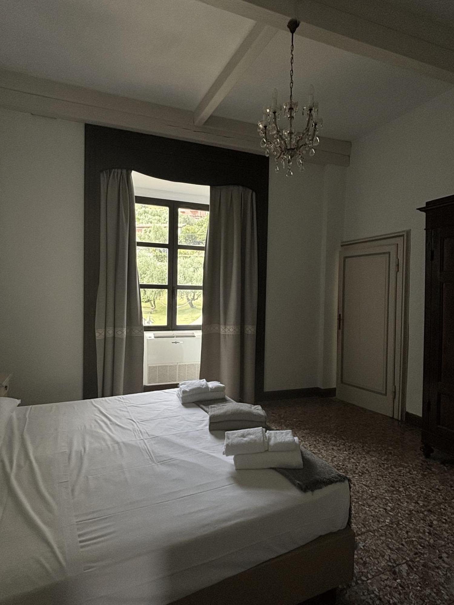 One-Bedroom Apartment Lake View