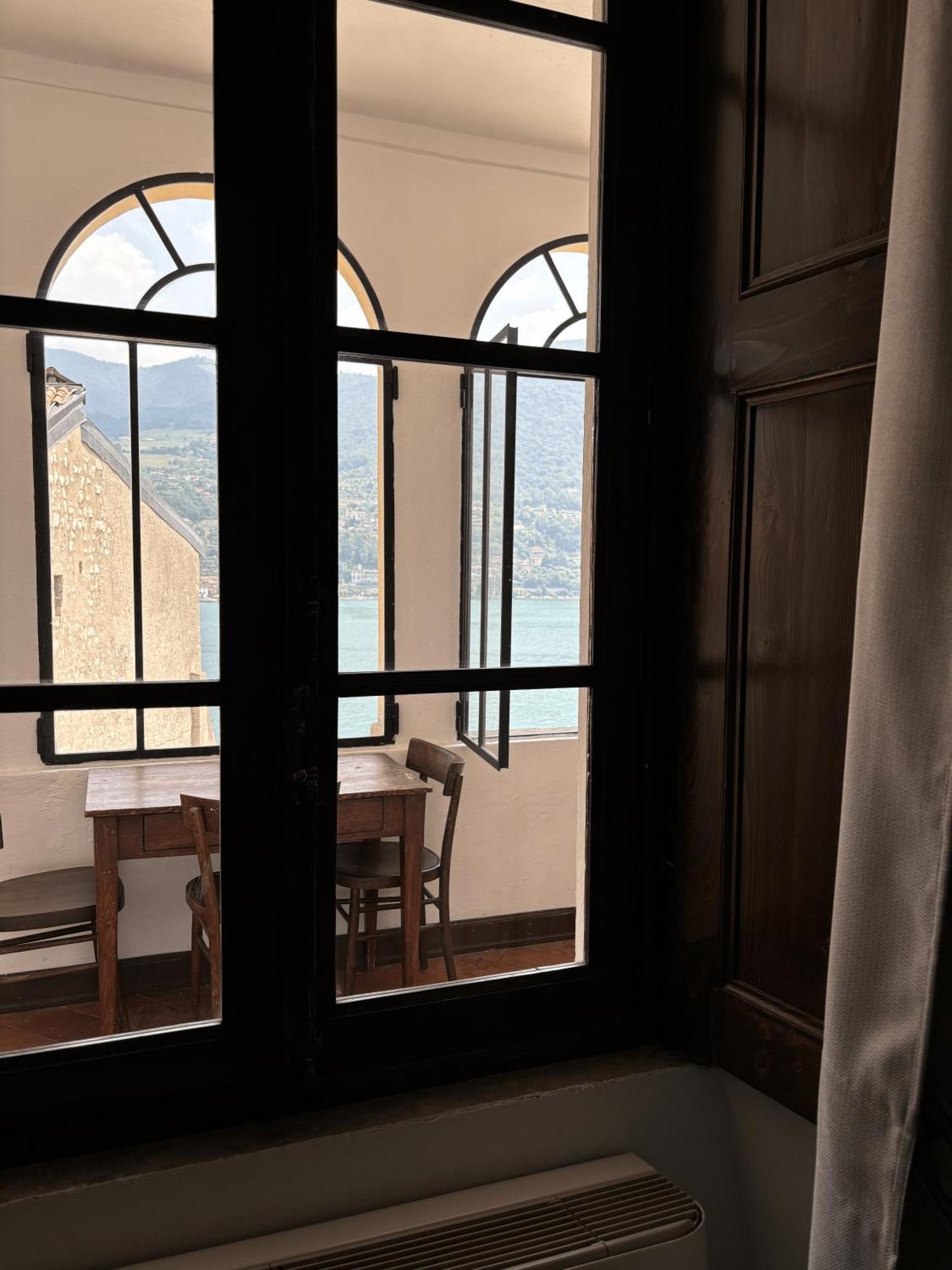One-Bedroom Apartment Lake View