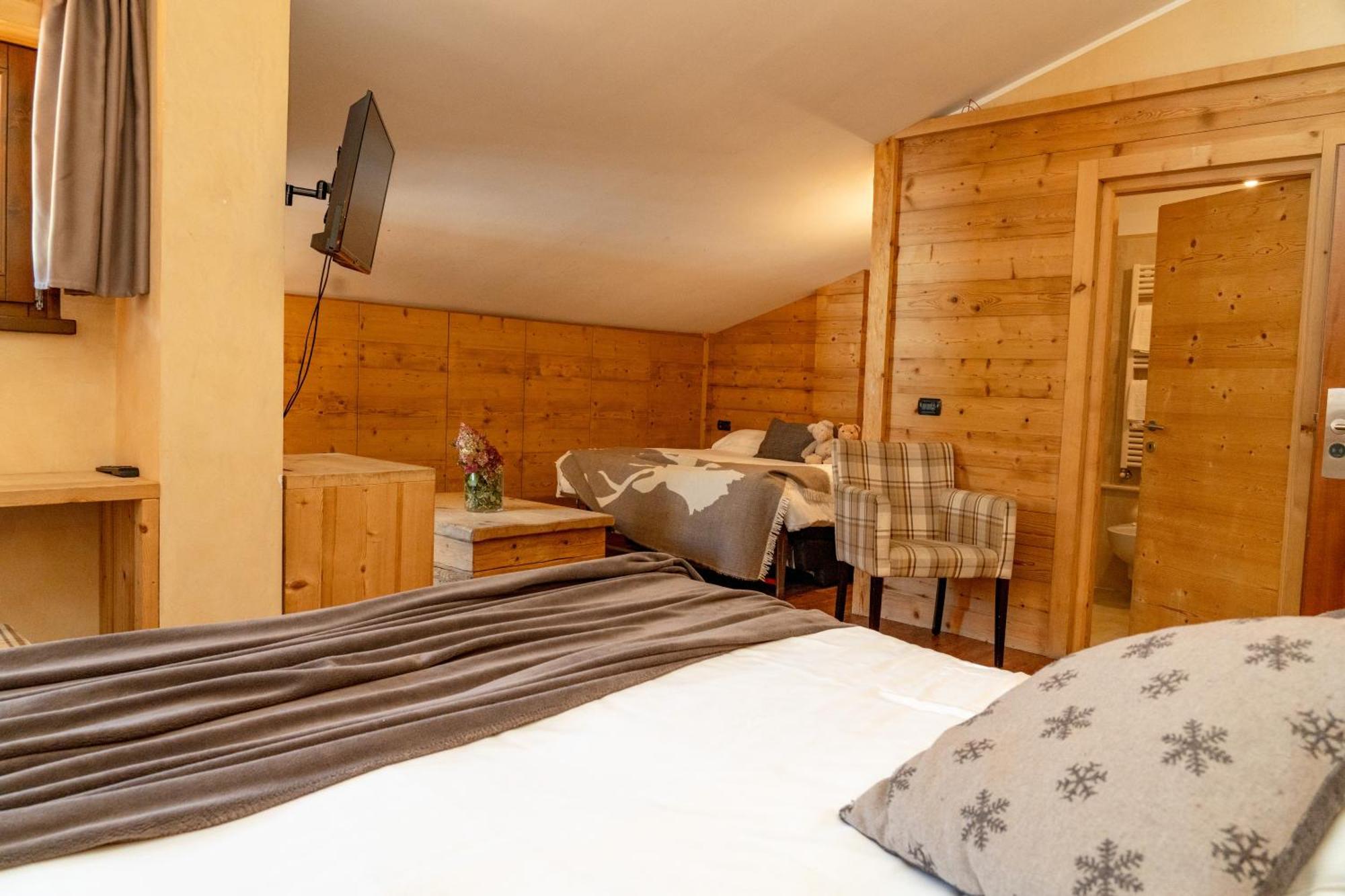 Quadruple Room with Mountain View