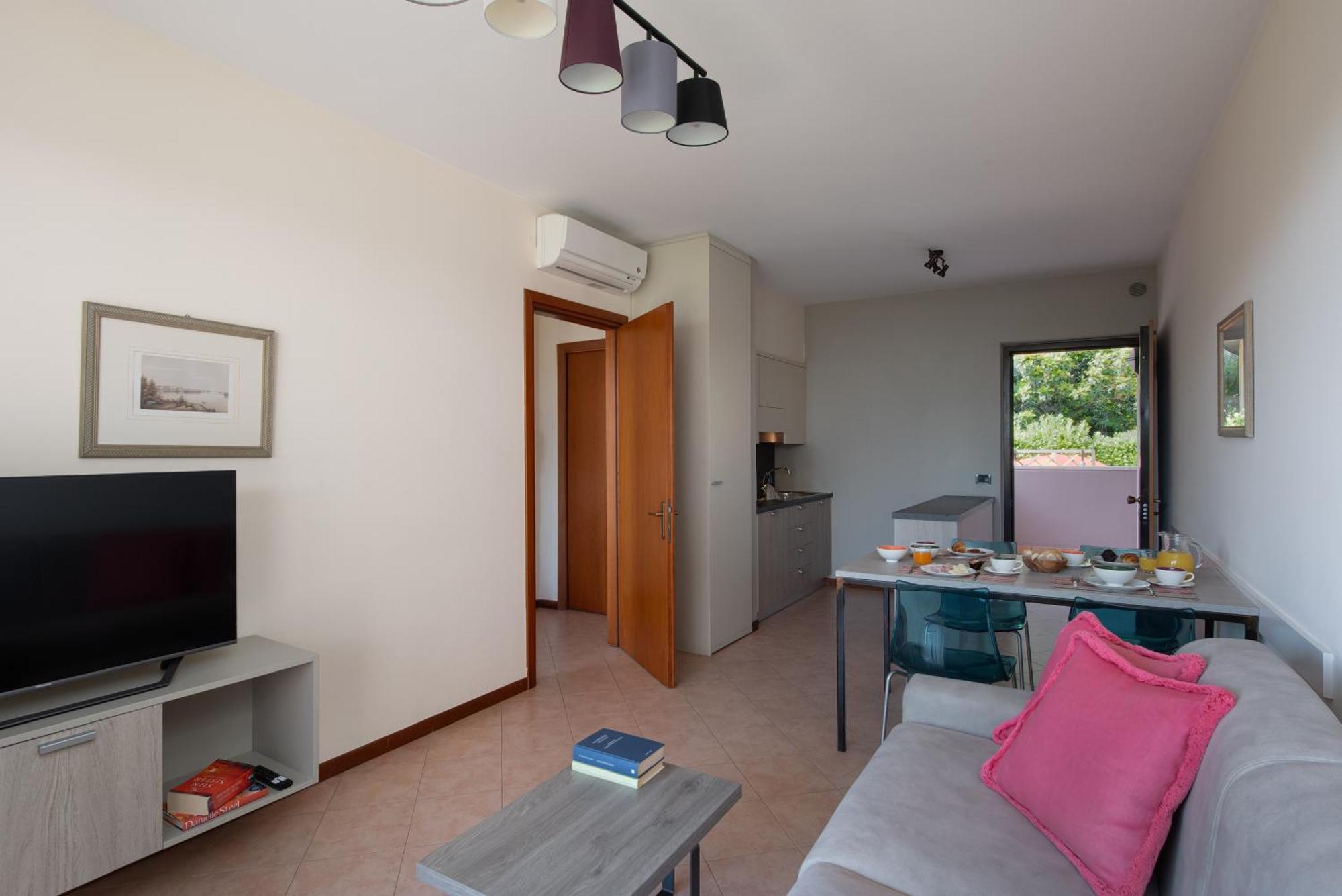 Two-Bedroom Apartment Garden View,1611056825:JPEG