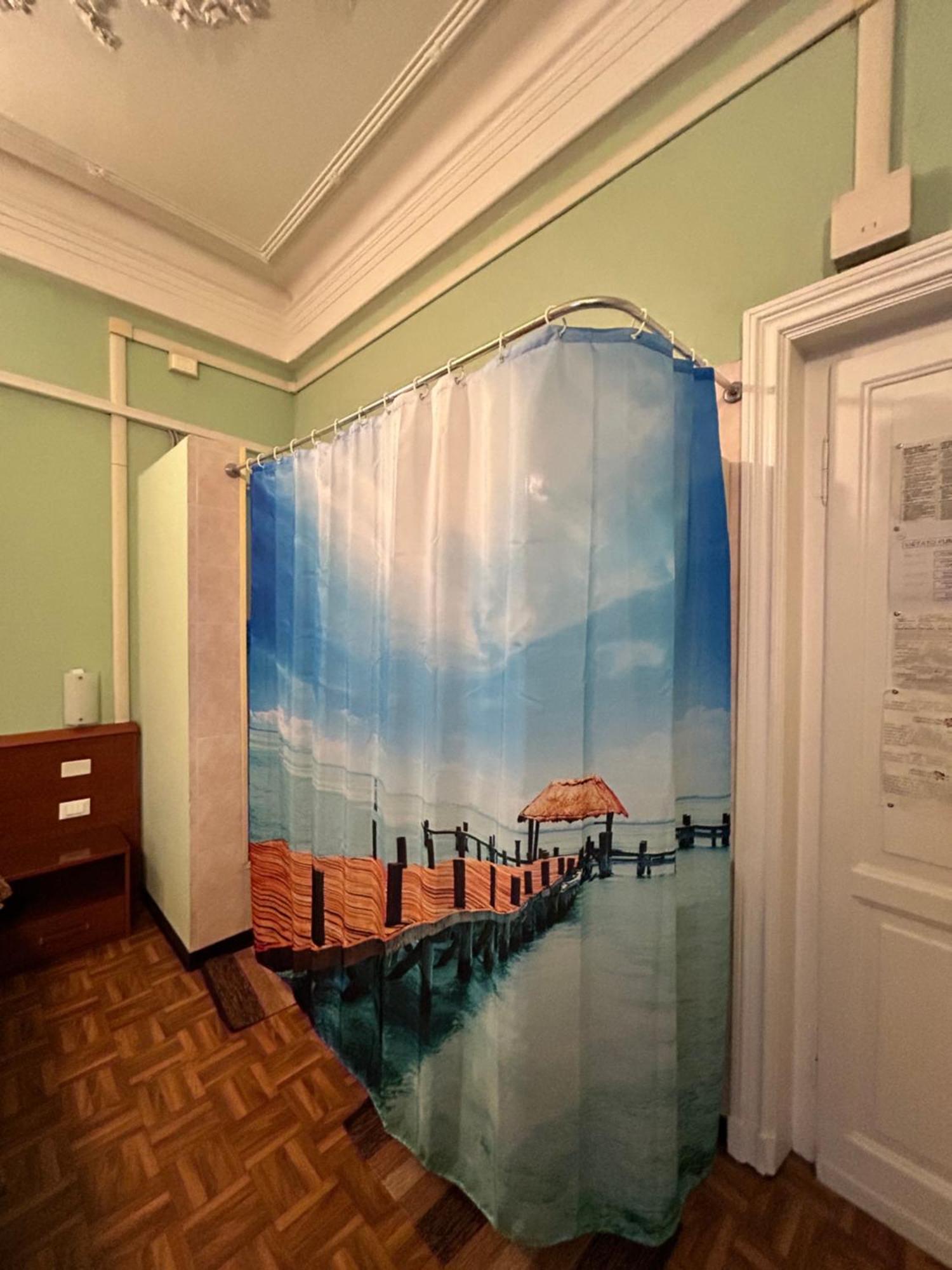 Comfort Triple Room Shower