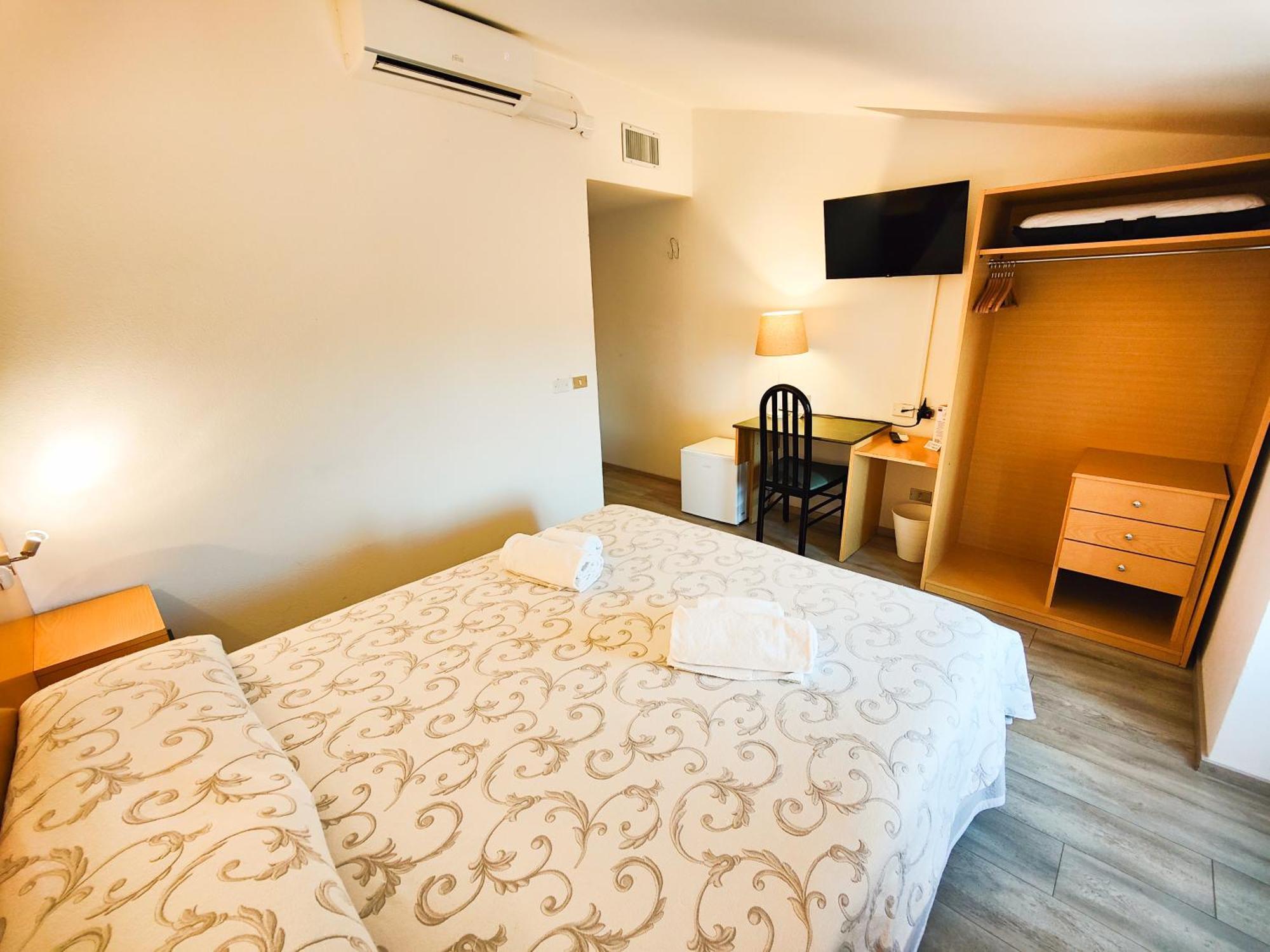 Standard Double Room,1611133103:JPEG