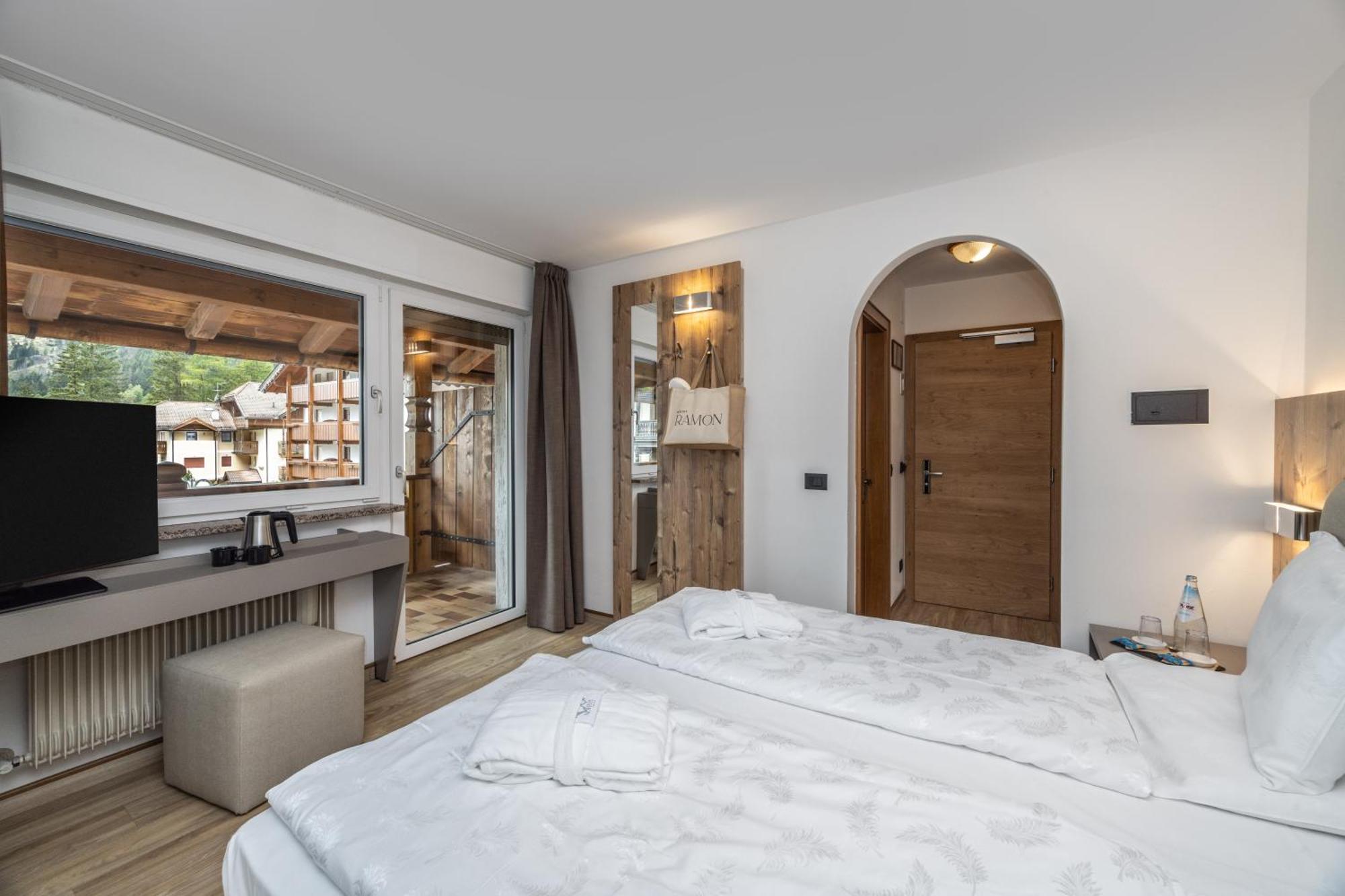 Deluxe Double or Twin Room Mountain View