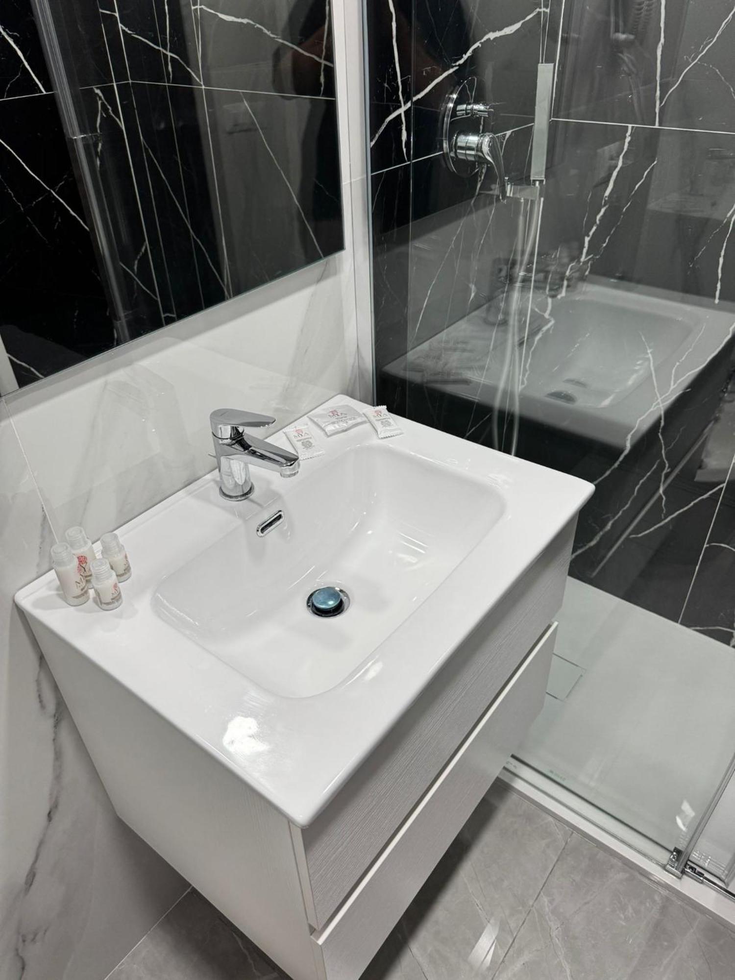 Double Room Private Bathroom