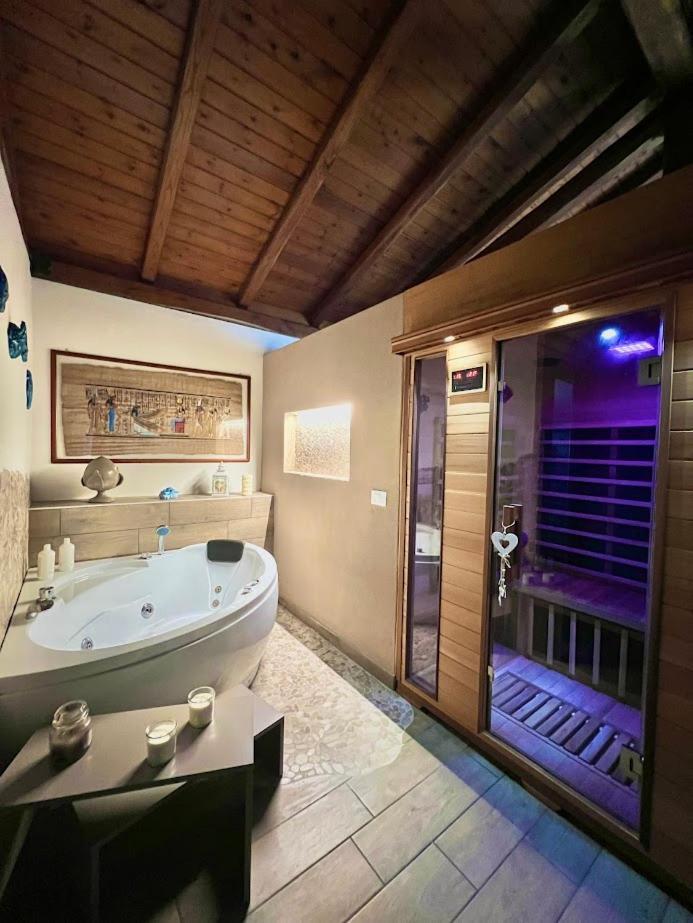 King Room with Spa Bath