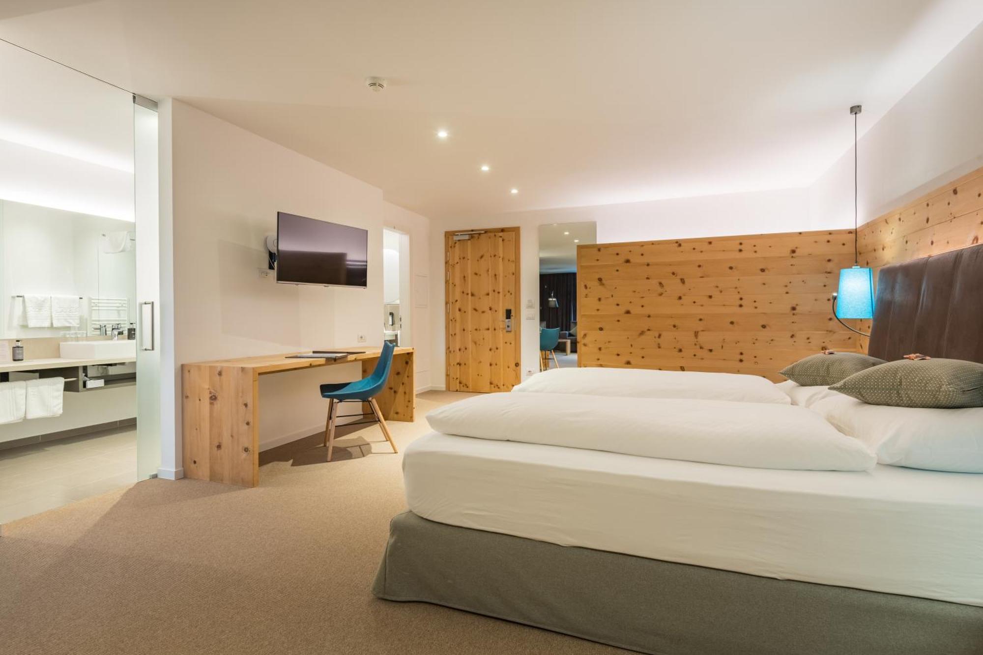 Junior Suite,1623665104:JPEG
